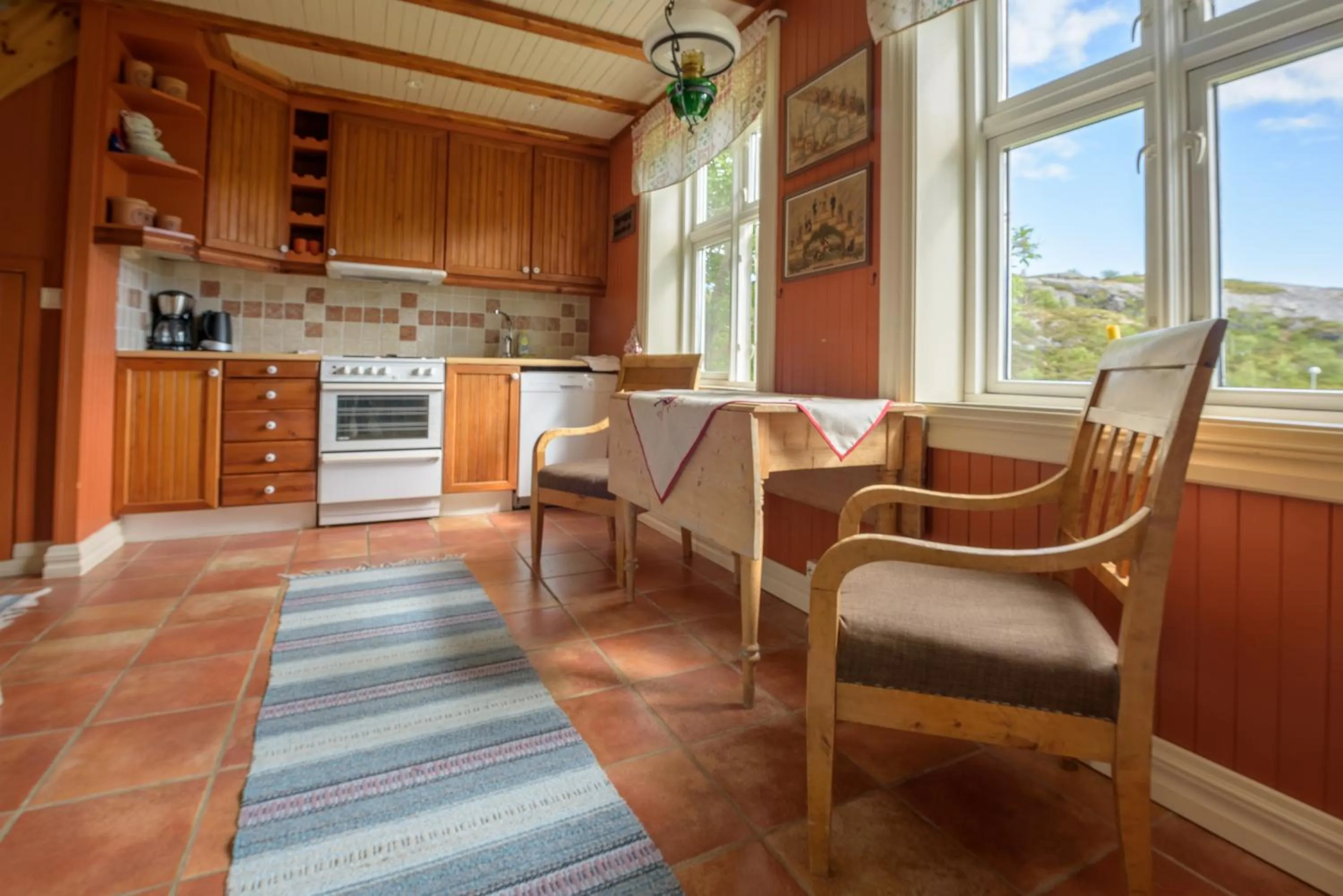 Kitchen or kitchenette in Kabelvåg Feriehus & Camping