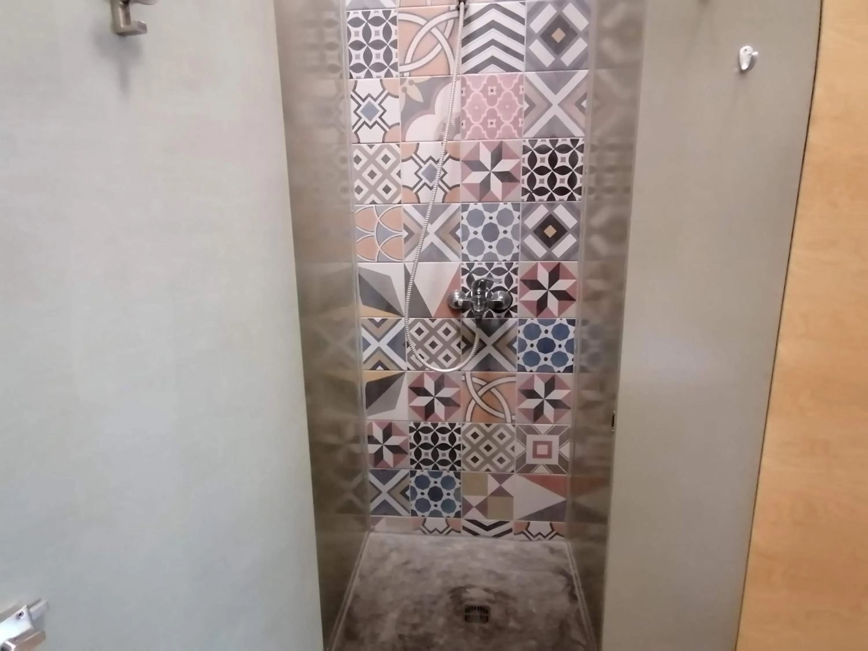 Shower in Le Mat Hostel