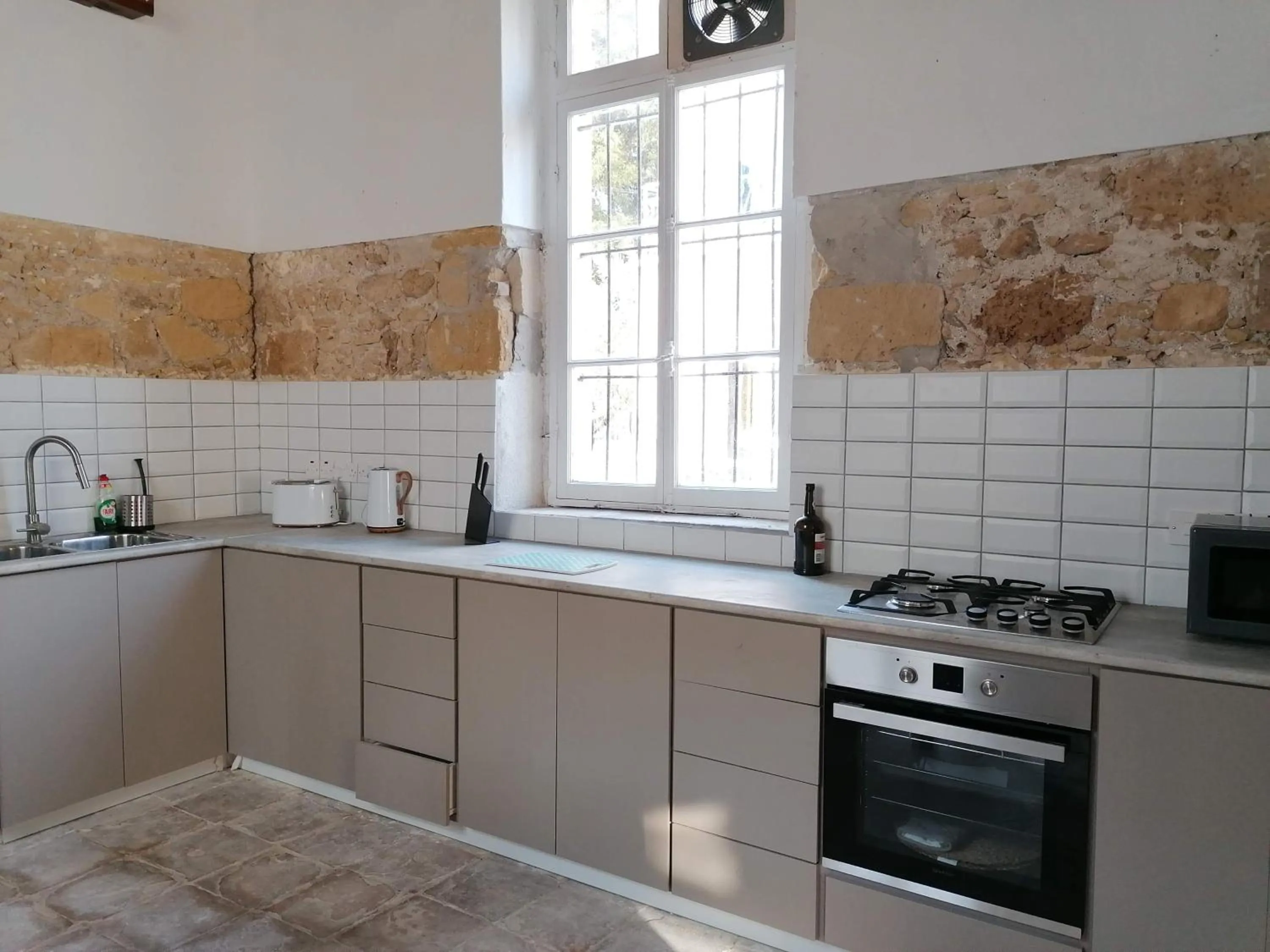 Kitchen or kitchenette in Le Mat Hostel