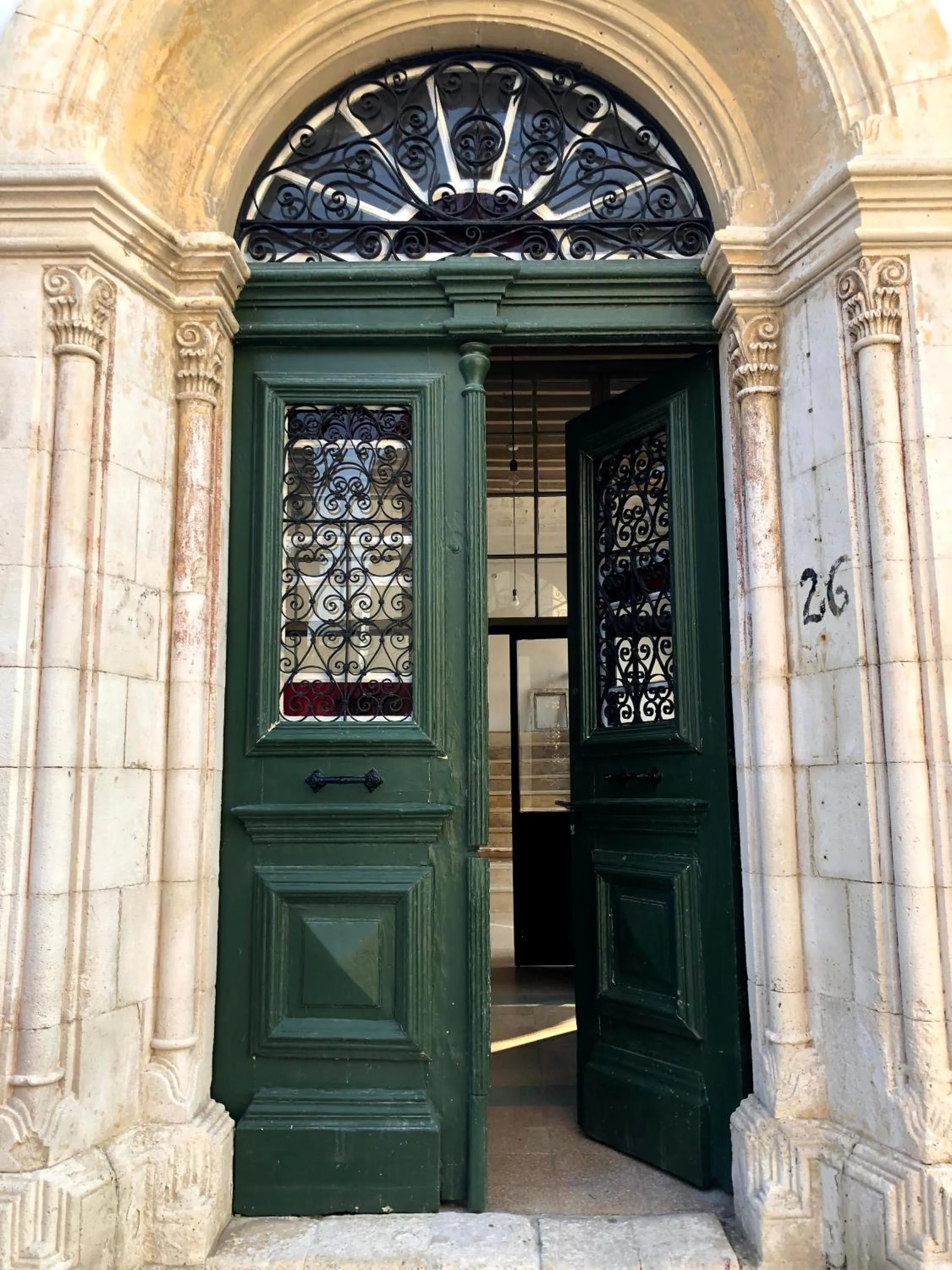 Facade/entrance in Le Mat Hostel