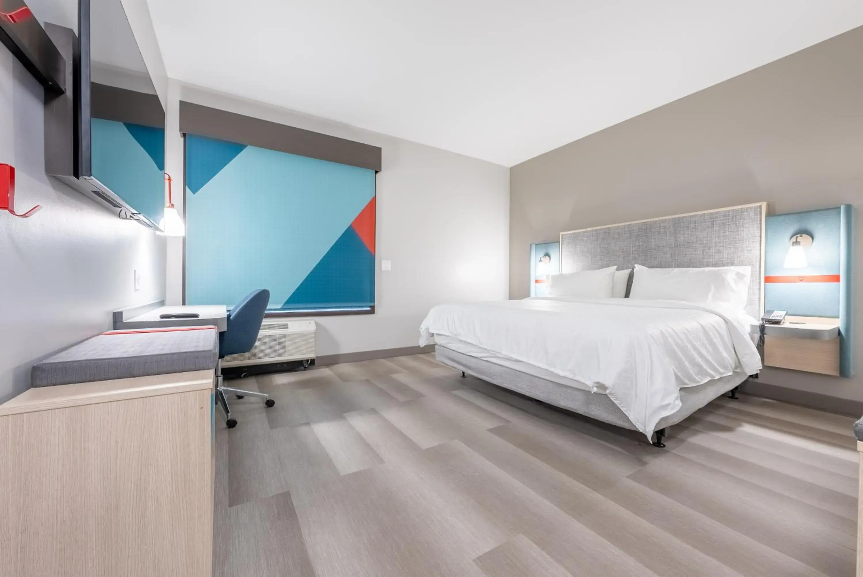 King Room Hearing Accessible with Roll-In Shower in avid hotels - Kalamazoo East by IHG King Room Hearing Accessible with Roll-In Shower in avid hotels - Kalamazoo East by IHG