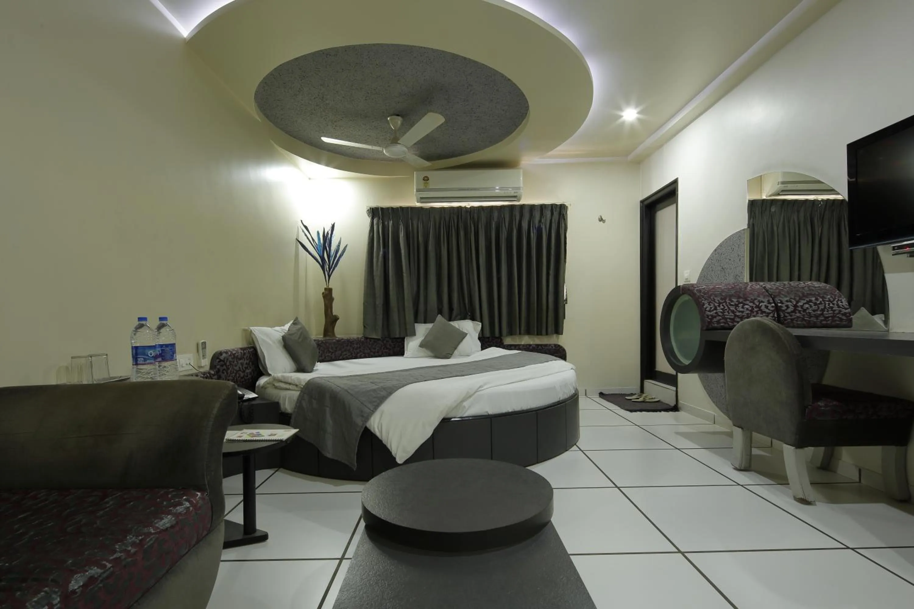 Bedroom, Bed in Hotel Volga