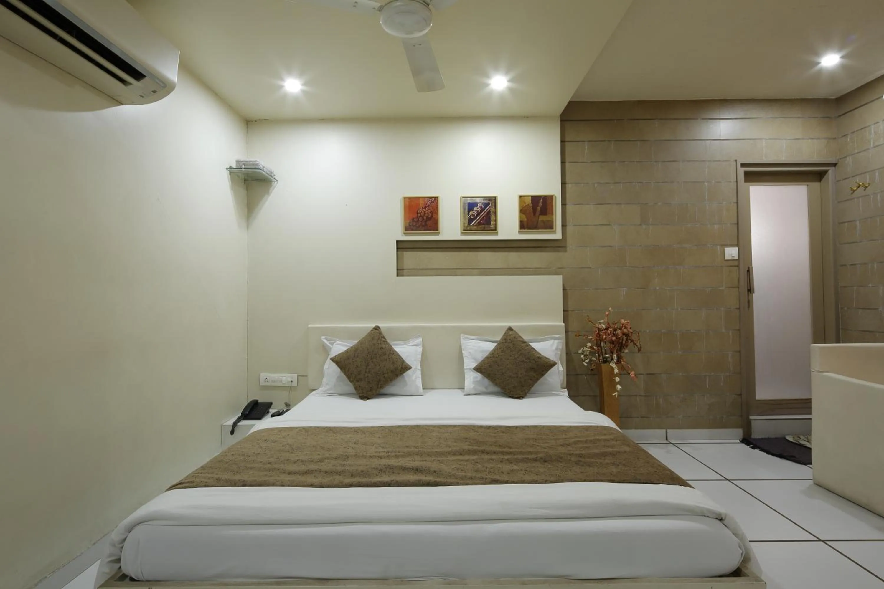 Photo of the whole room, Bed in Hotel Volga