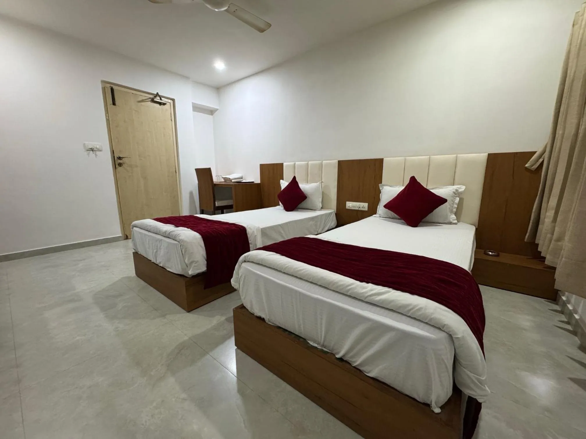 Bedroom, Bed in Hotel Volga