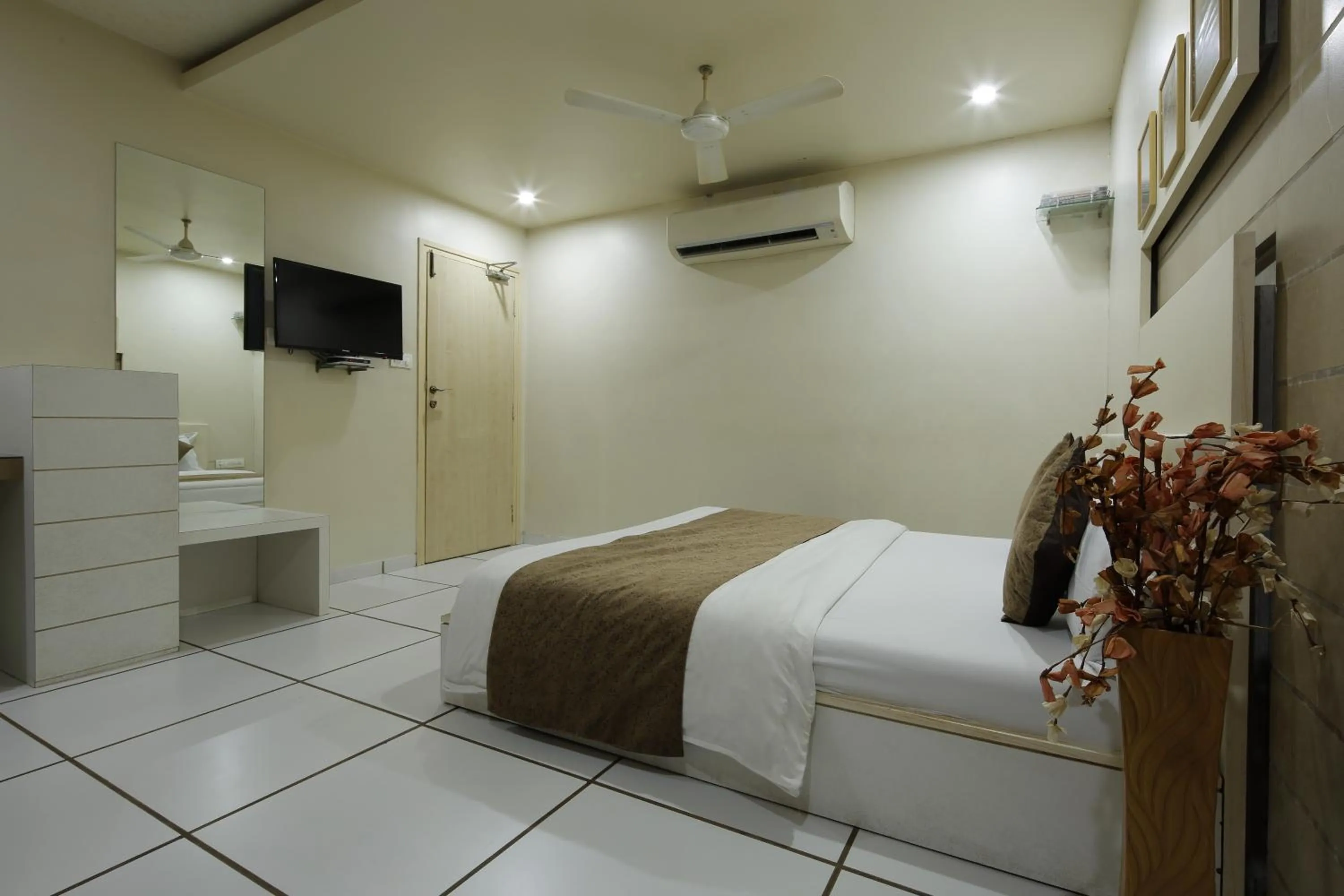 Photo of the whole room, Bed in Hotel Volga