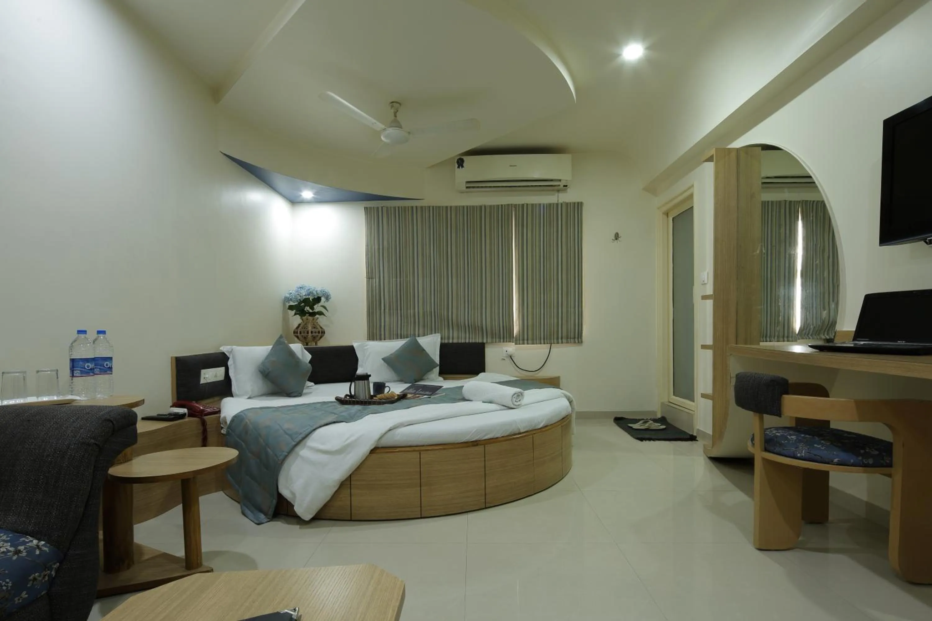 Photo of the whole room, Bed in Hotel Volga