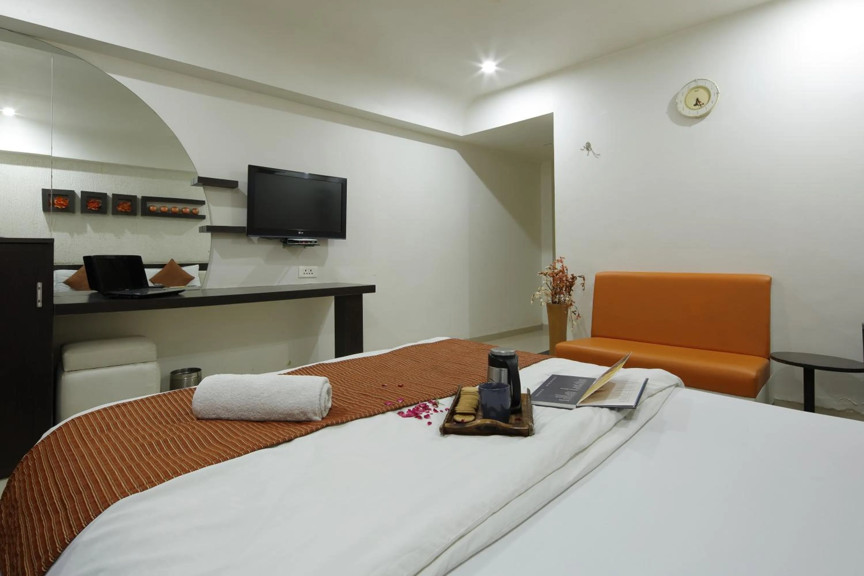 Bedroom, Bed in Hotel Volga