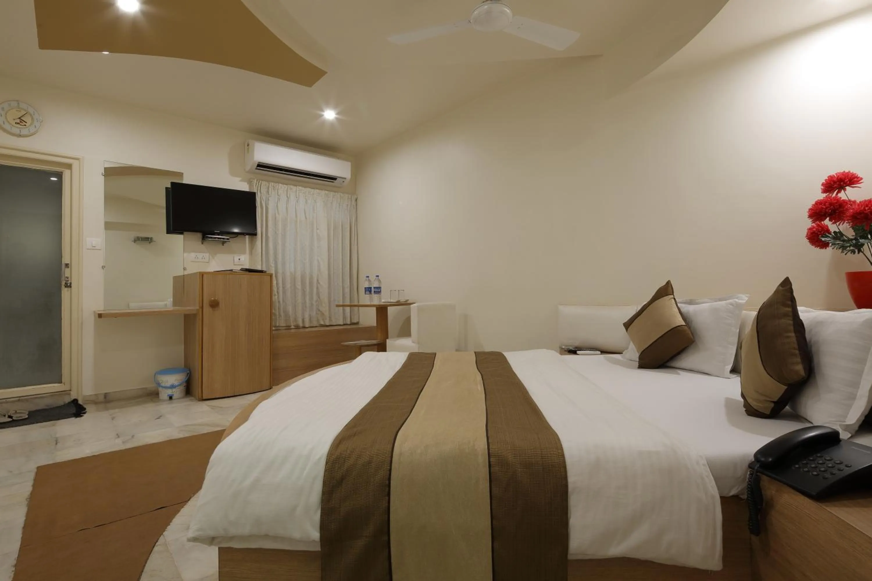 Photo of the whole room, Bed in Hotel Volga