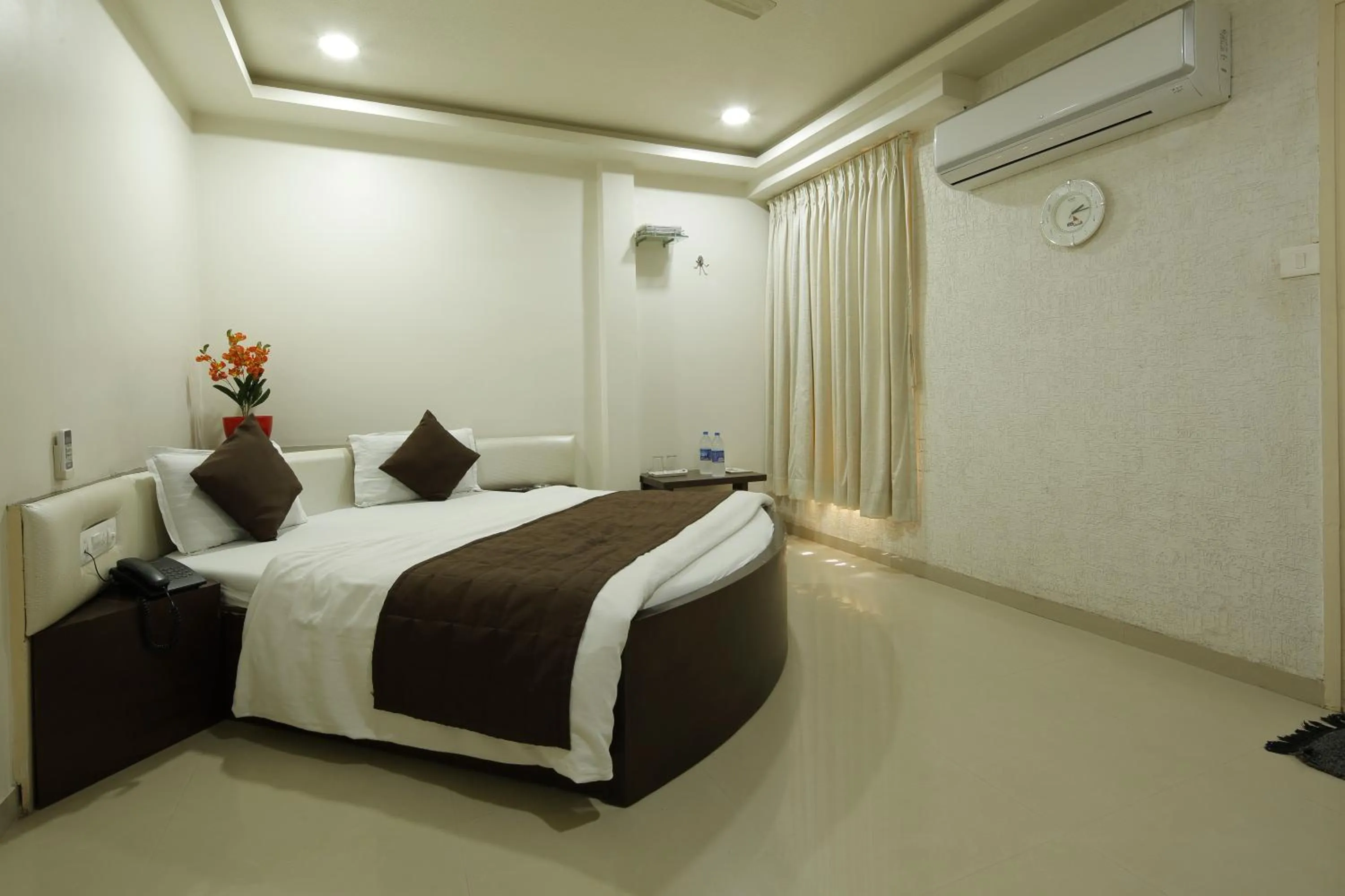 Photo of the whole room, Bed in Hotel Volga