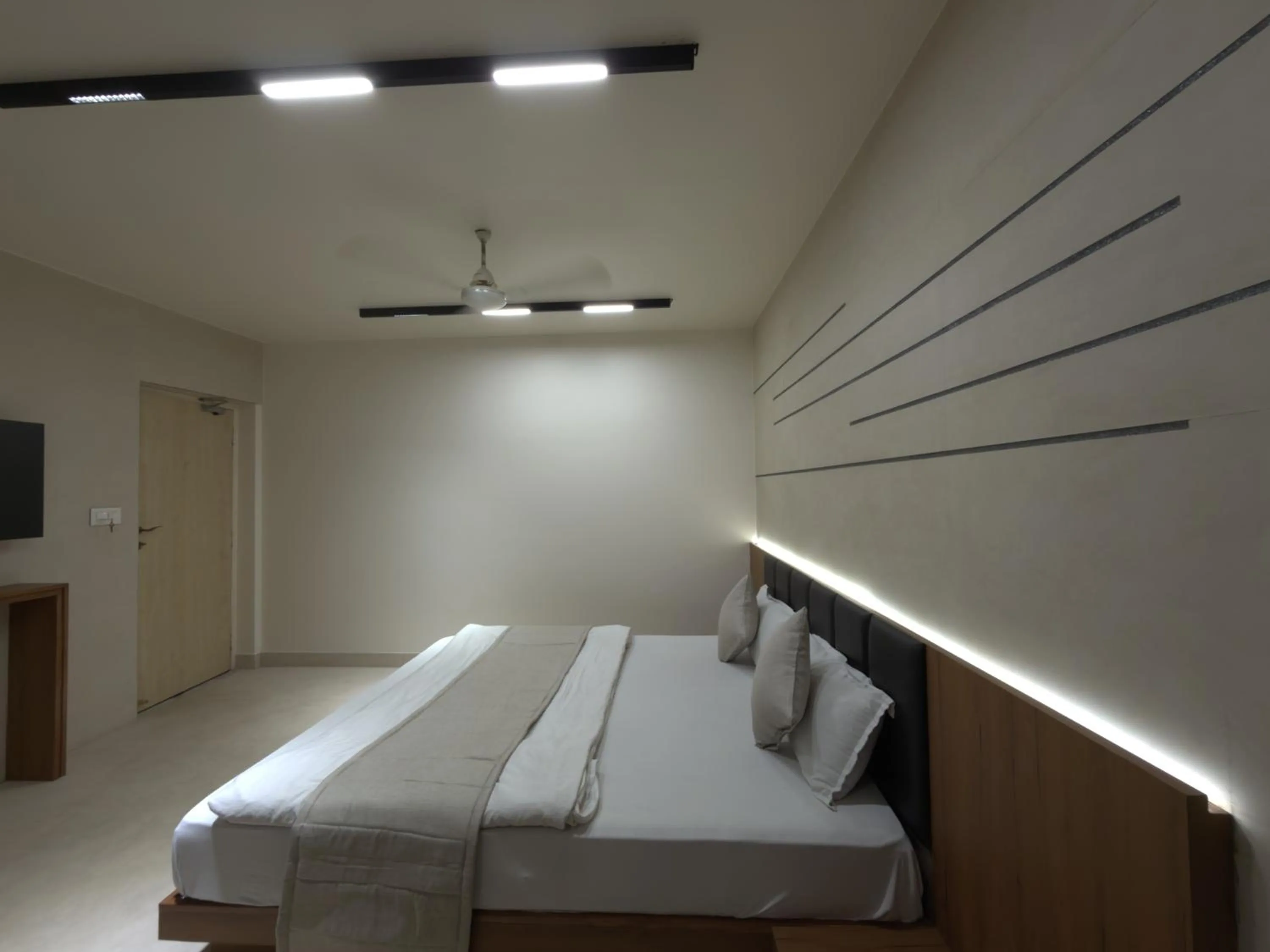 Bedroom, Bed in Hotel Volga