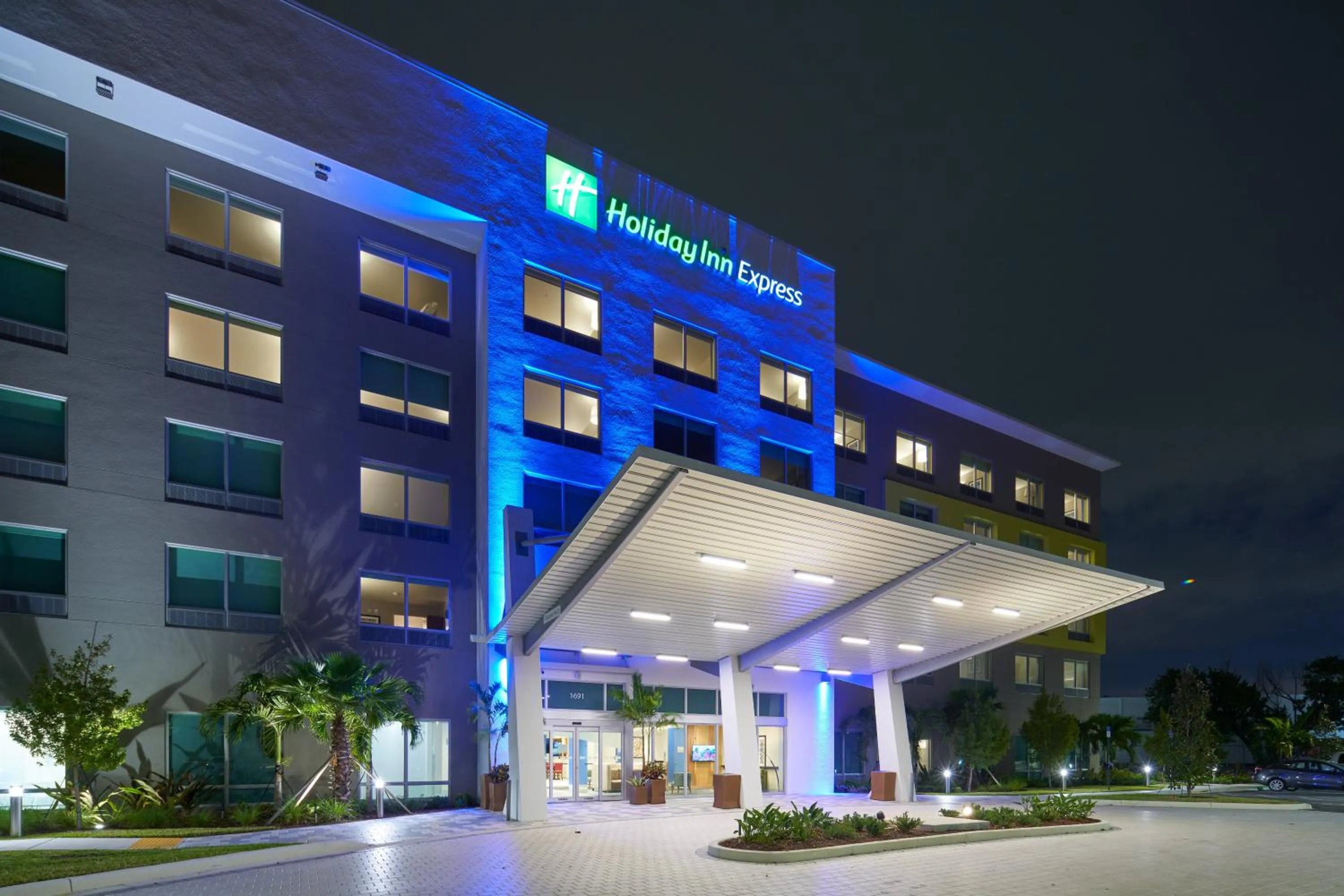 Property building in Holiday Inn Express Doral Miami by IHG