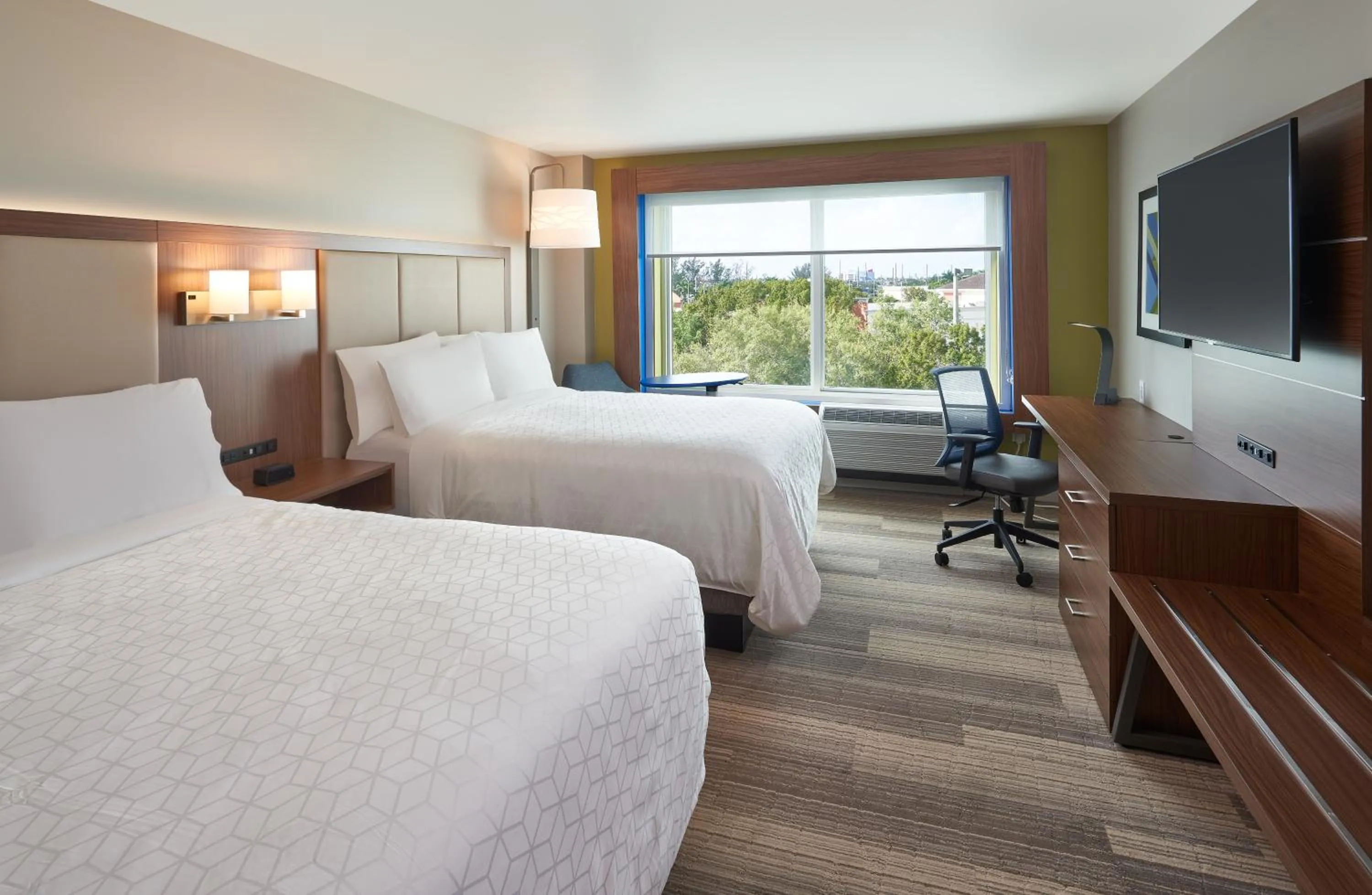 Bedroom, Bed in Holiday Inn Express Doral Miami by IHG