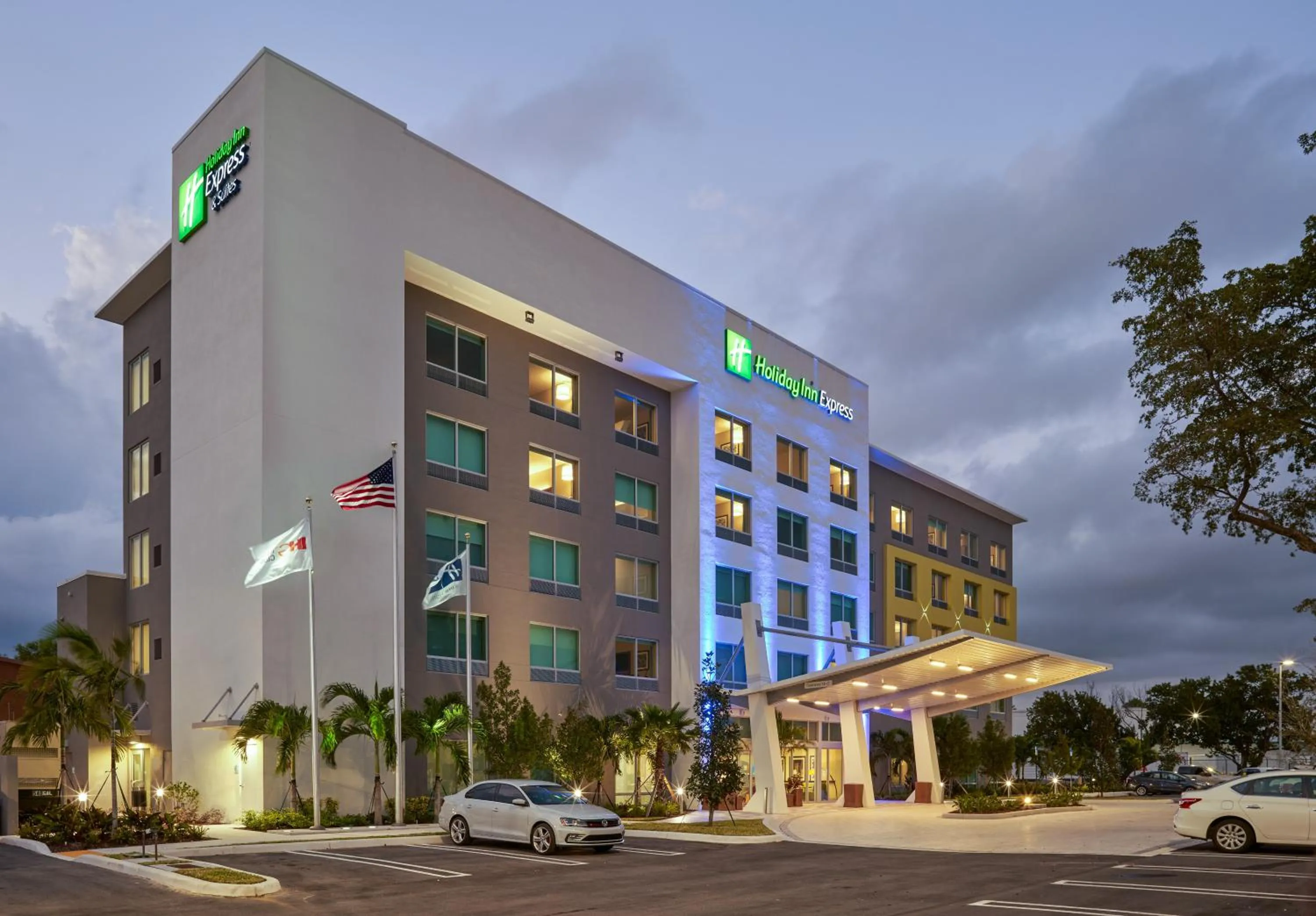 Property building in Holiday Inn Express Doral Miami by IHG