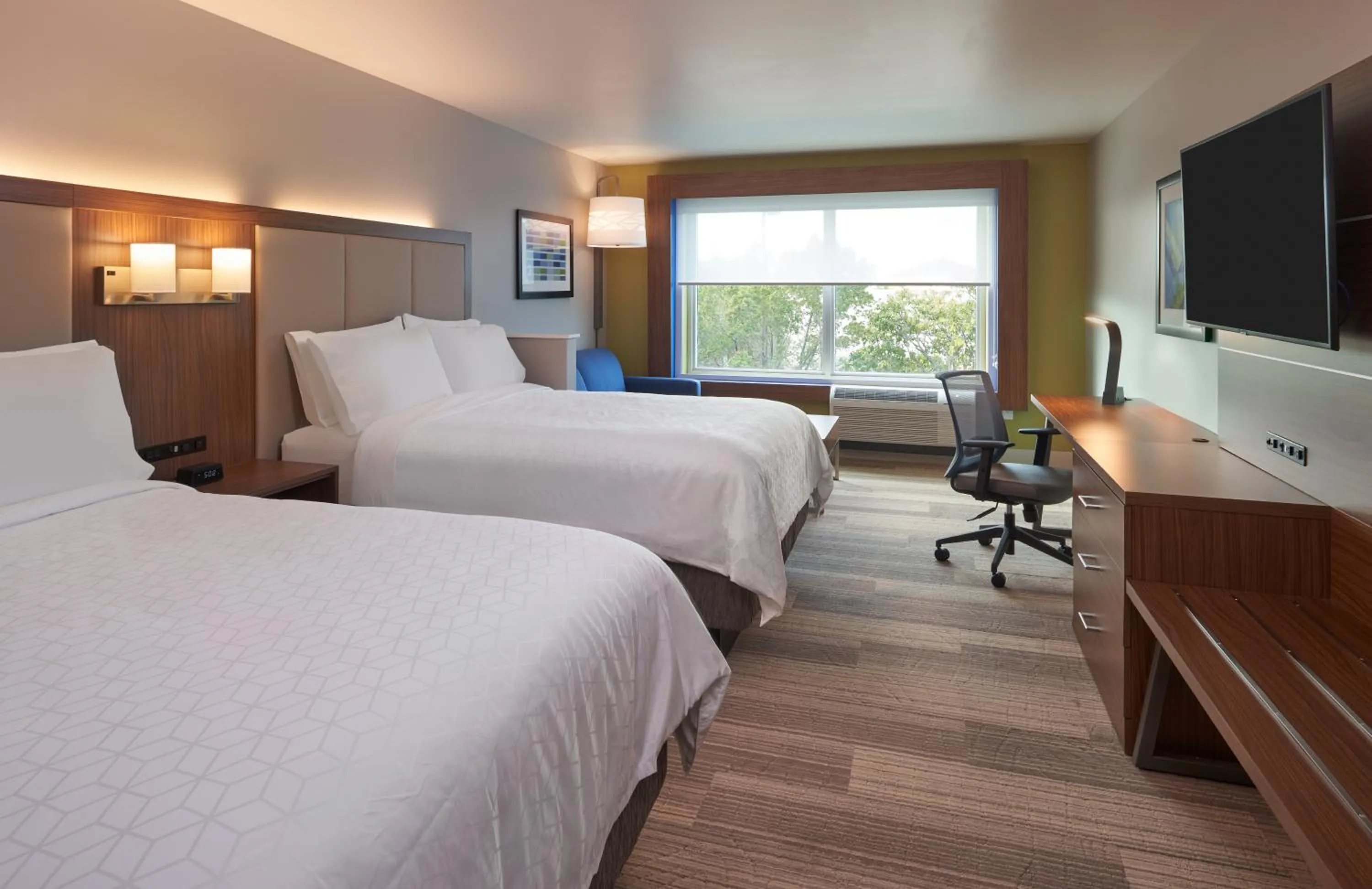 Bedroom, Bed in Holiday Inn Express Doral Miami by IHG