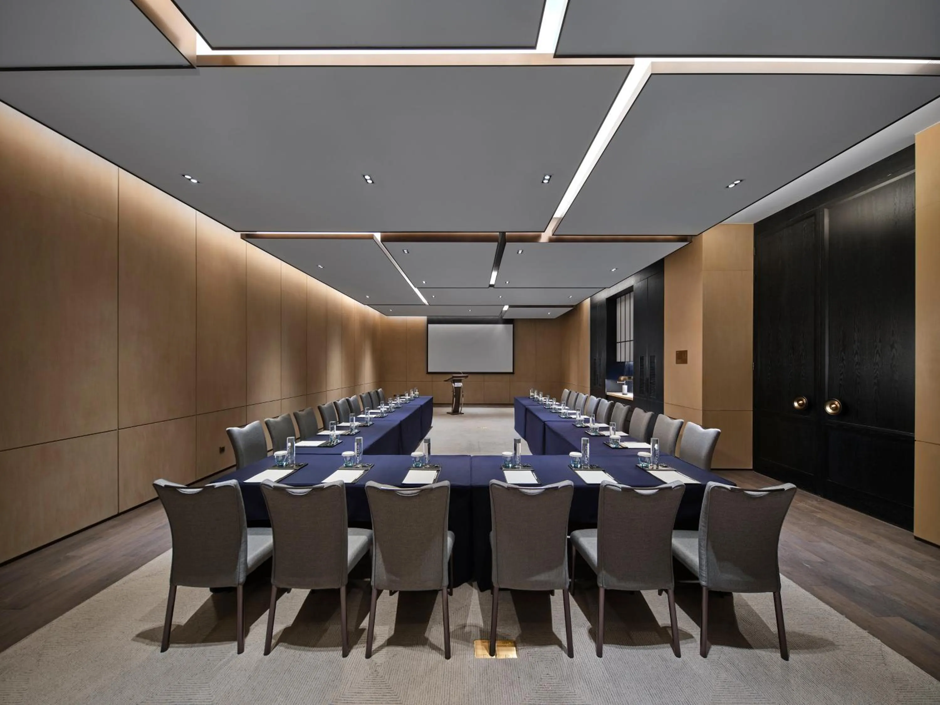 Meeting/conference room in InterContinental Dongguan by IHG