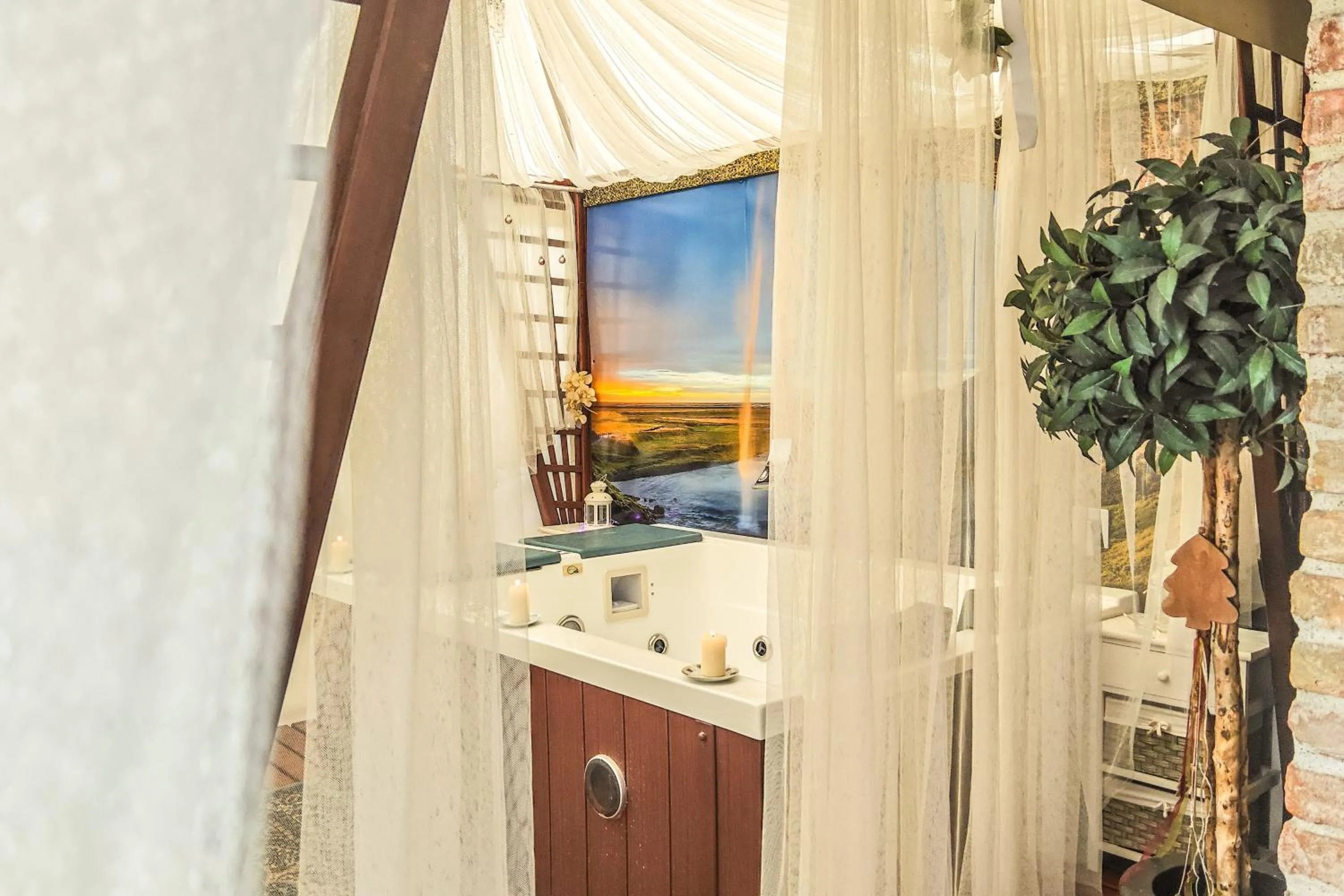 Hot Tub in La Suite Toscana
