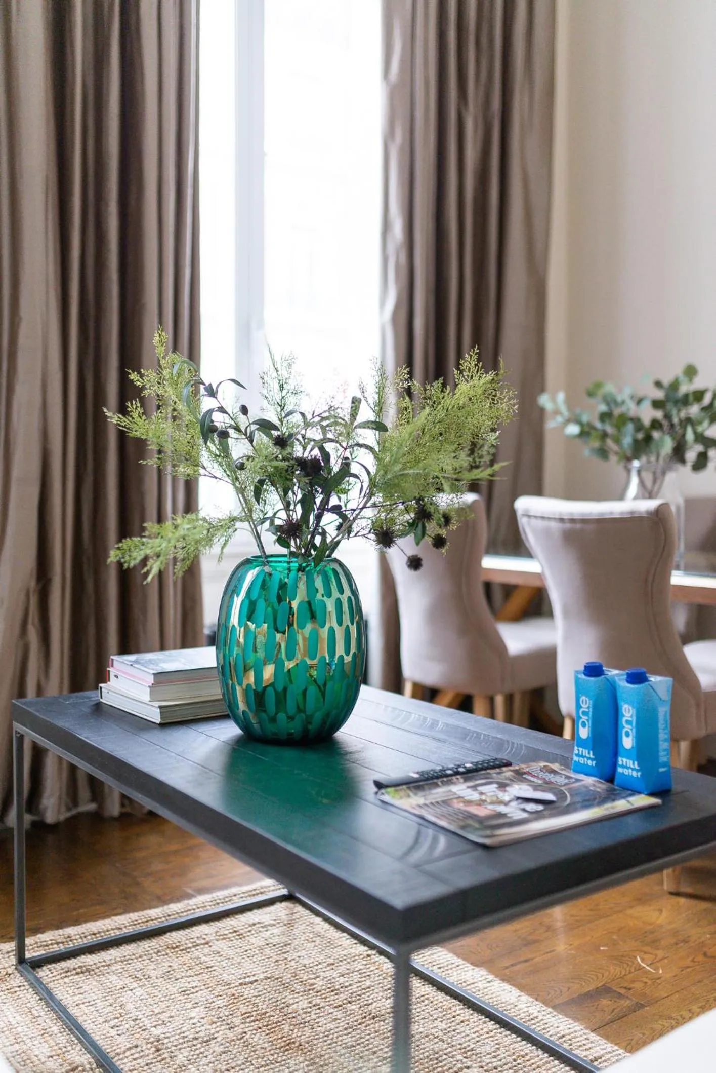 Dining area in Grosvenor Gardens by CAPITAL