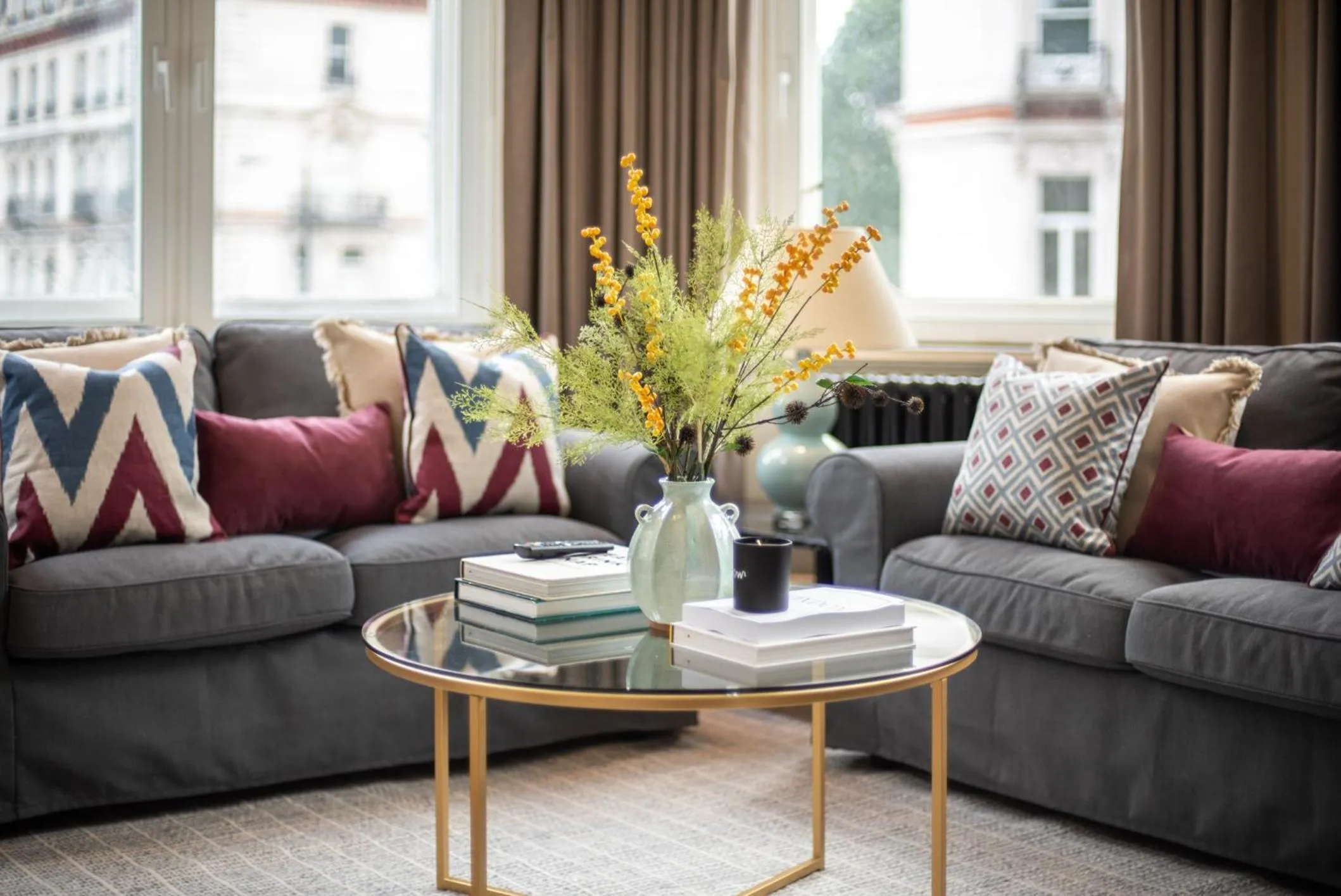 Living room in Grosvenor Gardens by CAPITAL