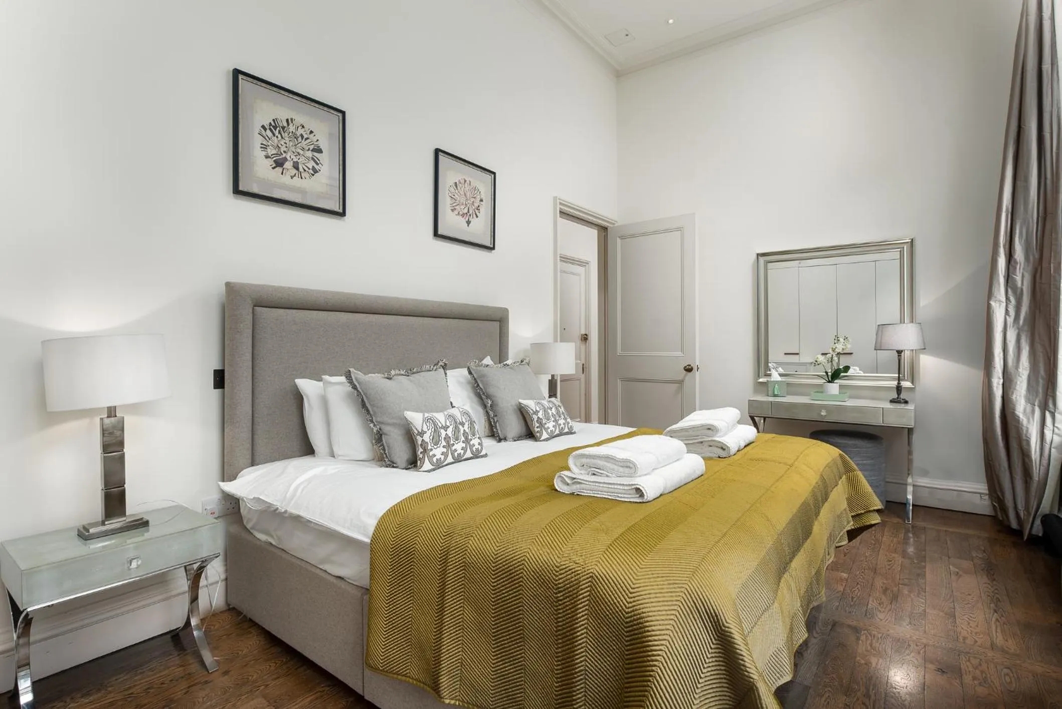 Bed in Grosvenor Gardens by CAPITAL