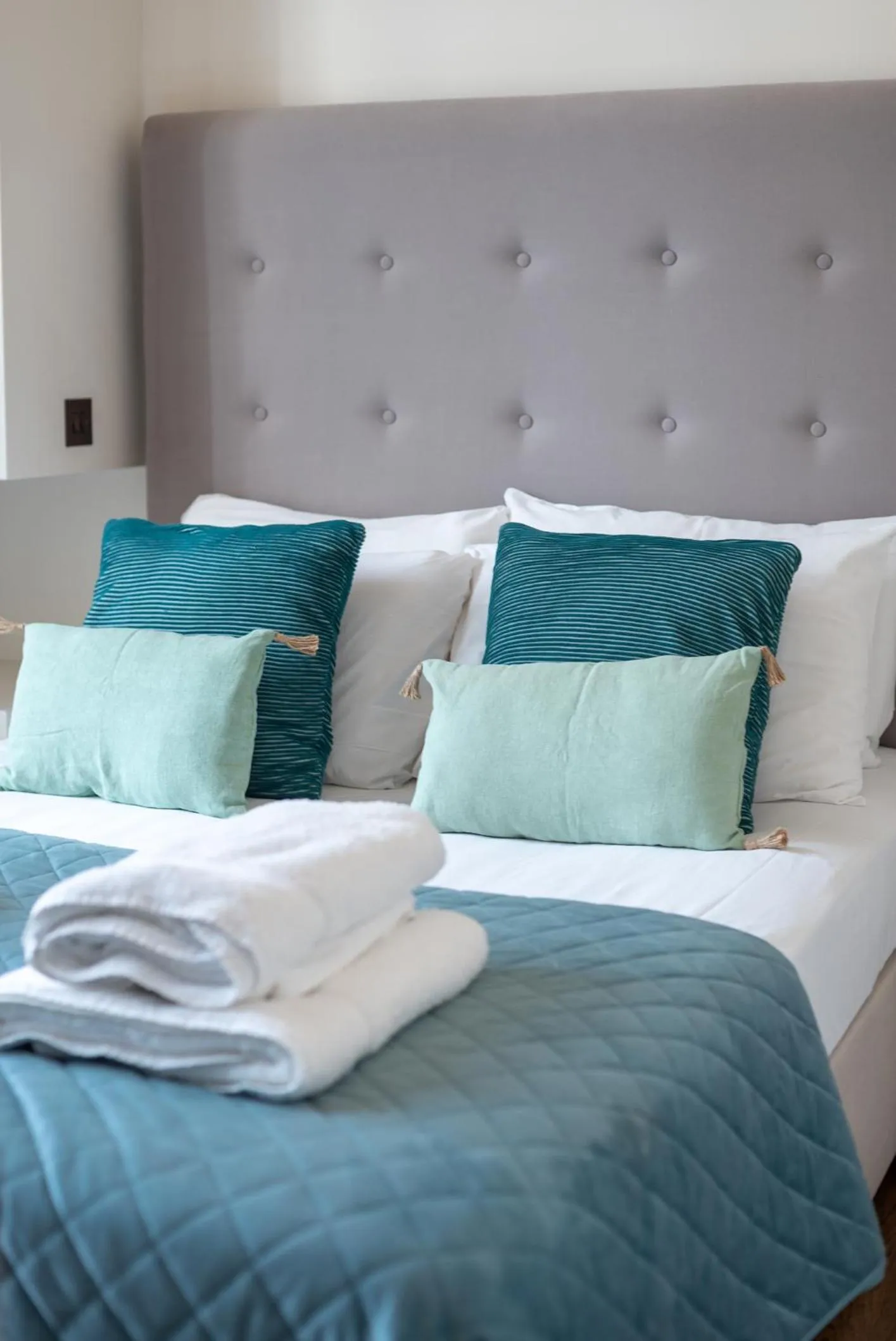 Bed in Grosvenor Gardens by CAPITAL