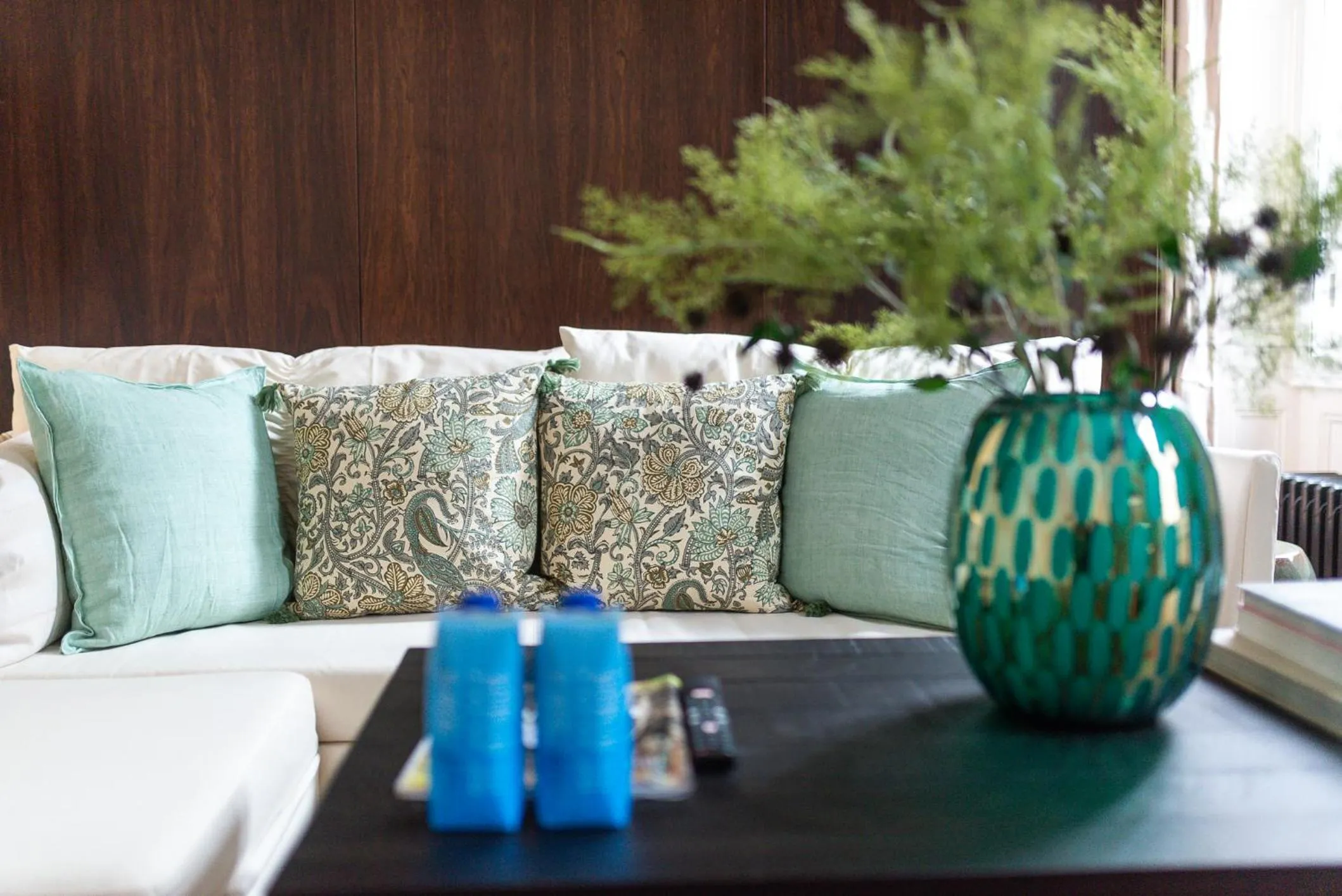 Living room in Grosvenor Gardens by CAPITAL