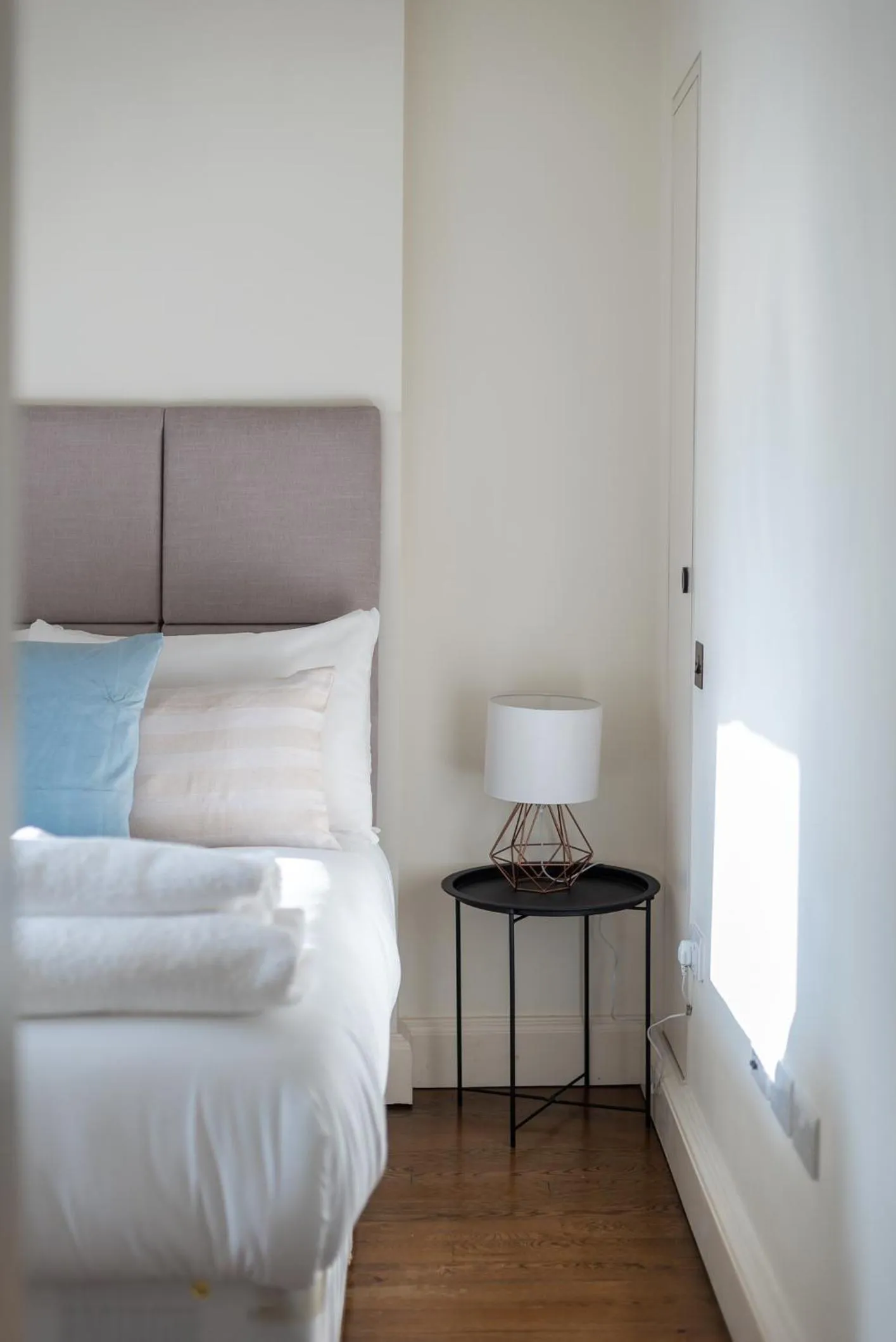 Bedroom in Grosvenor Gardens by CAPITAL