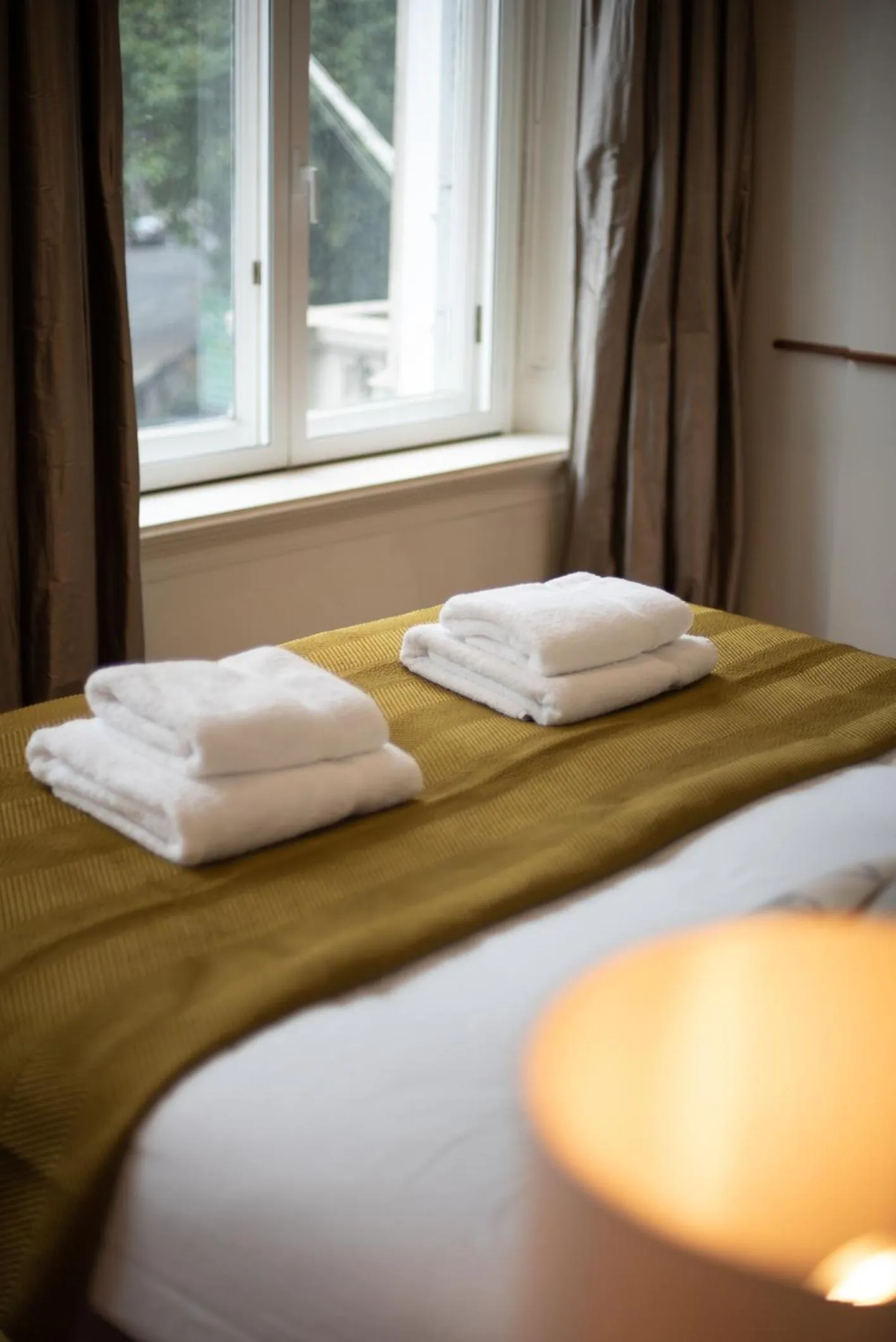 Bed in Grosvenor Gardens by CAPITAL