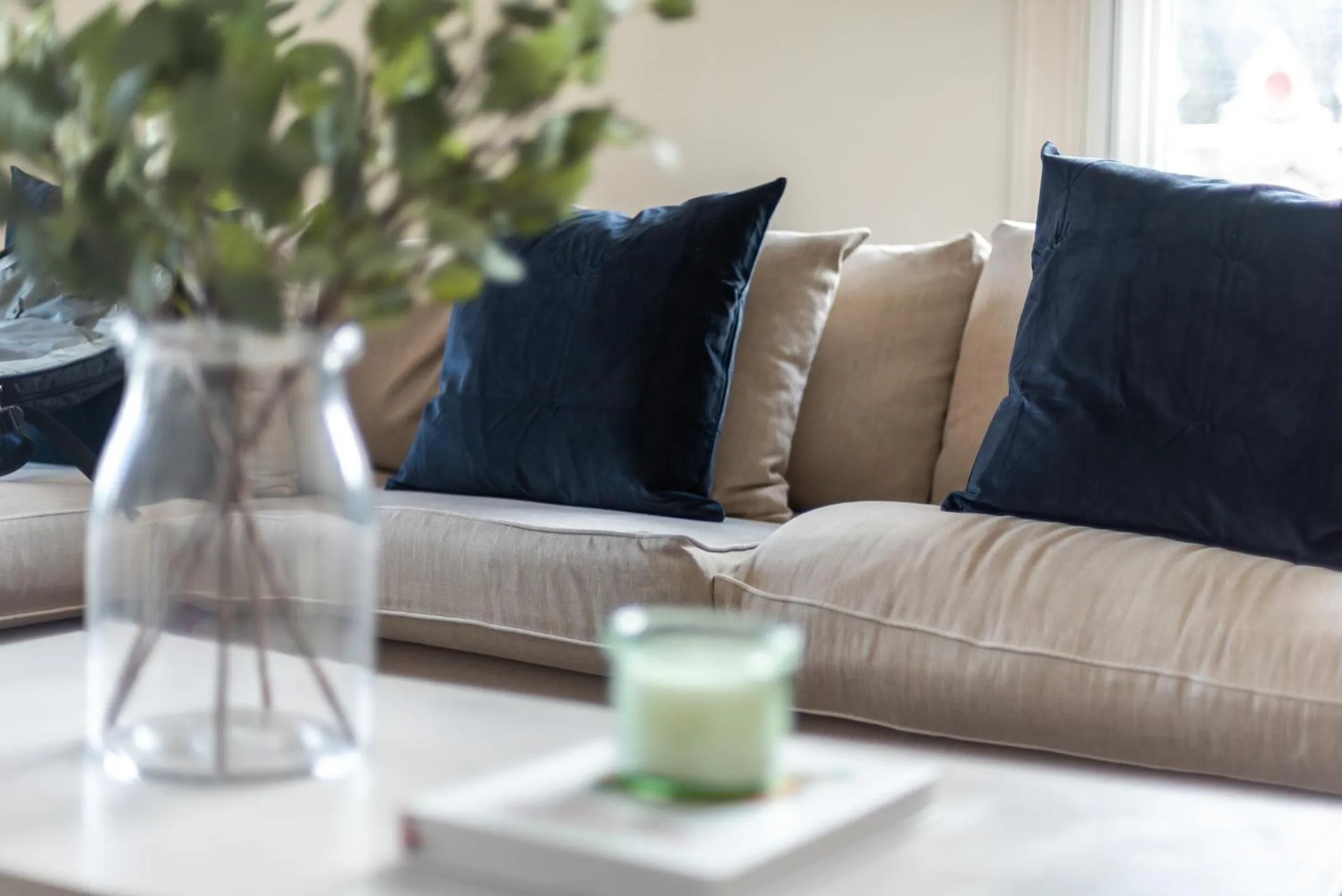 Living room in Grosvenor Gardens by CAPITAL