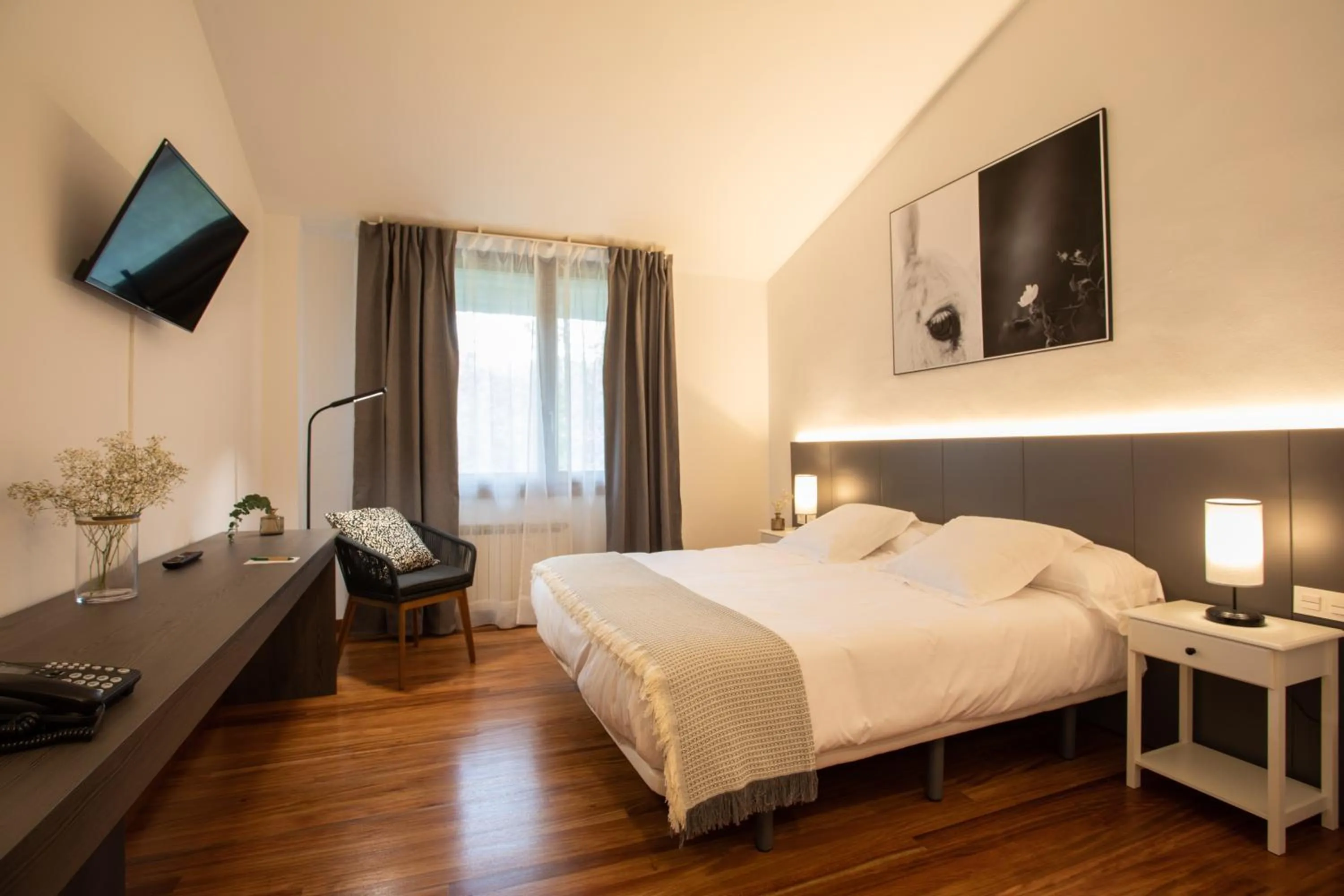 Bedroom, Bed in Soraluze Hotela