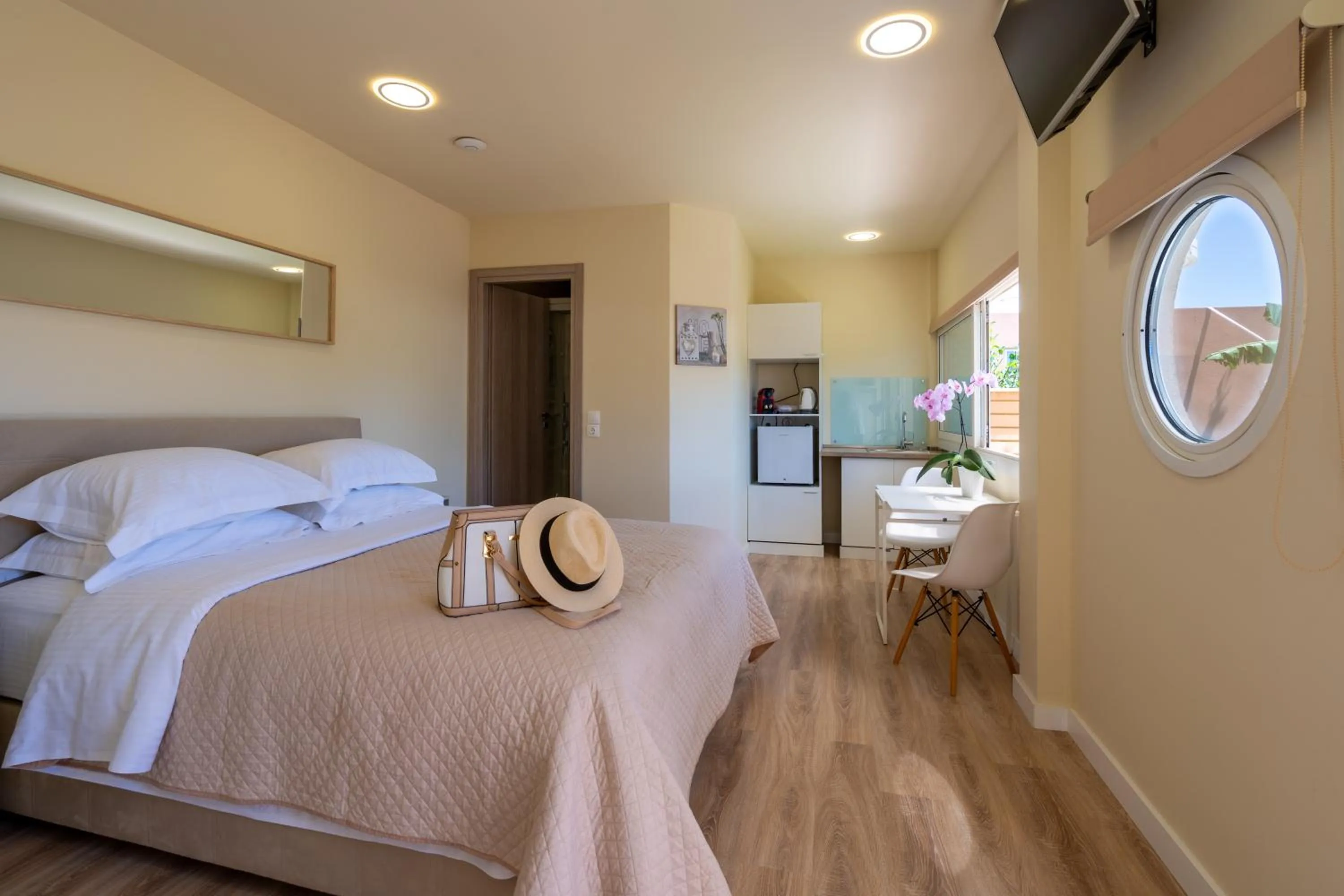 Kitchen or kitchenette, Bed in Modular Bungalows With Heated Pool Artemis Greece