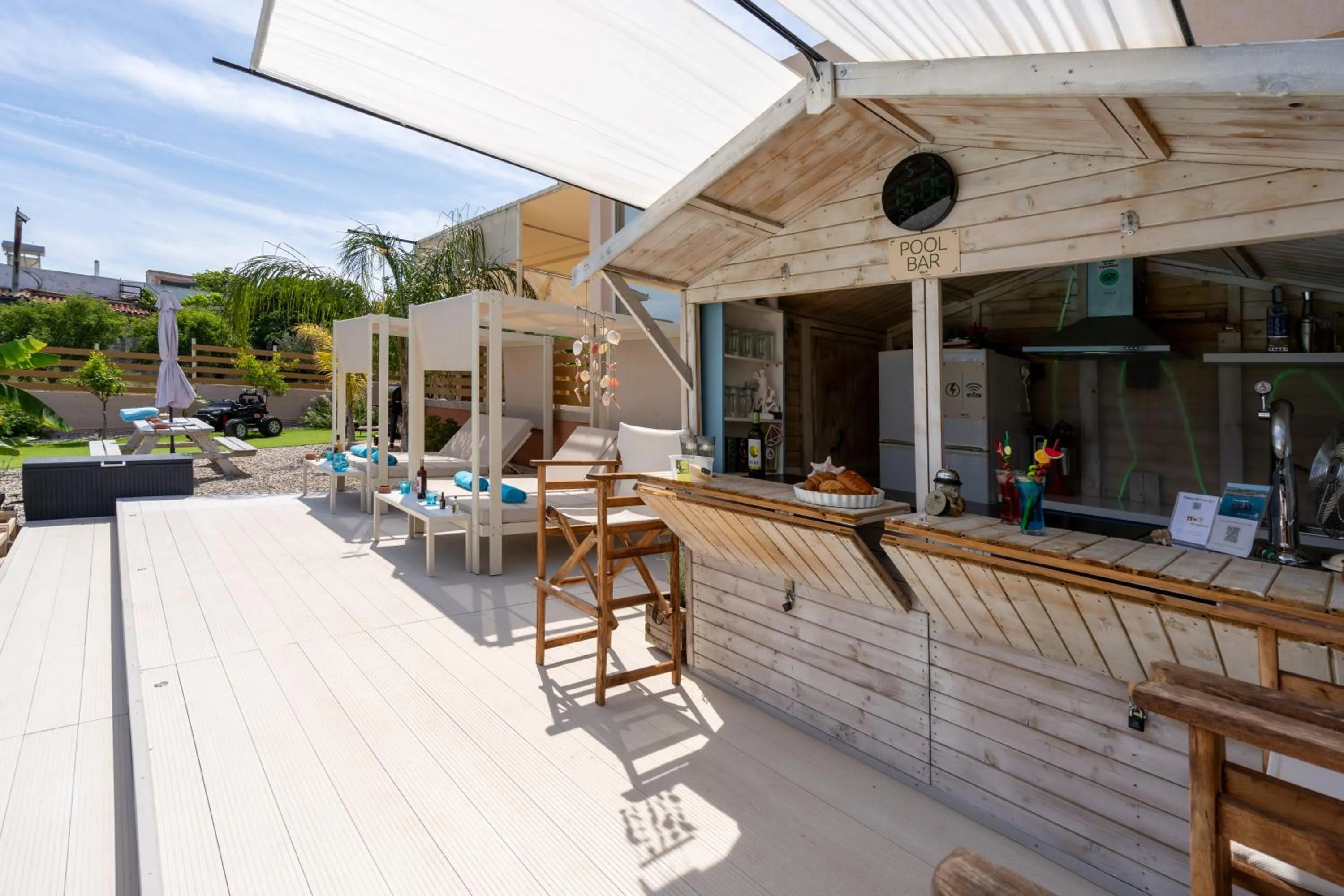 Lounge or bar in Modular Bungalows With Heated Pool Artemis Greece