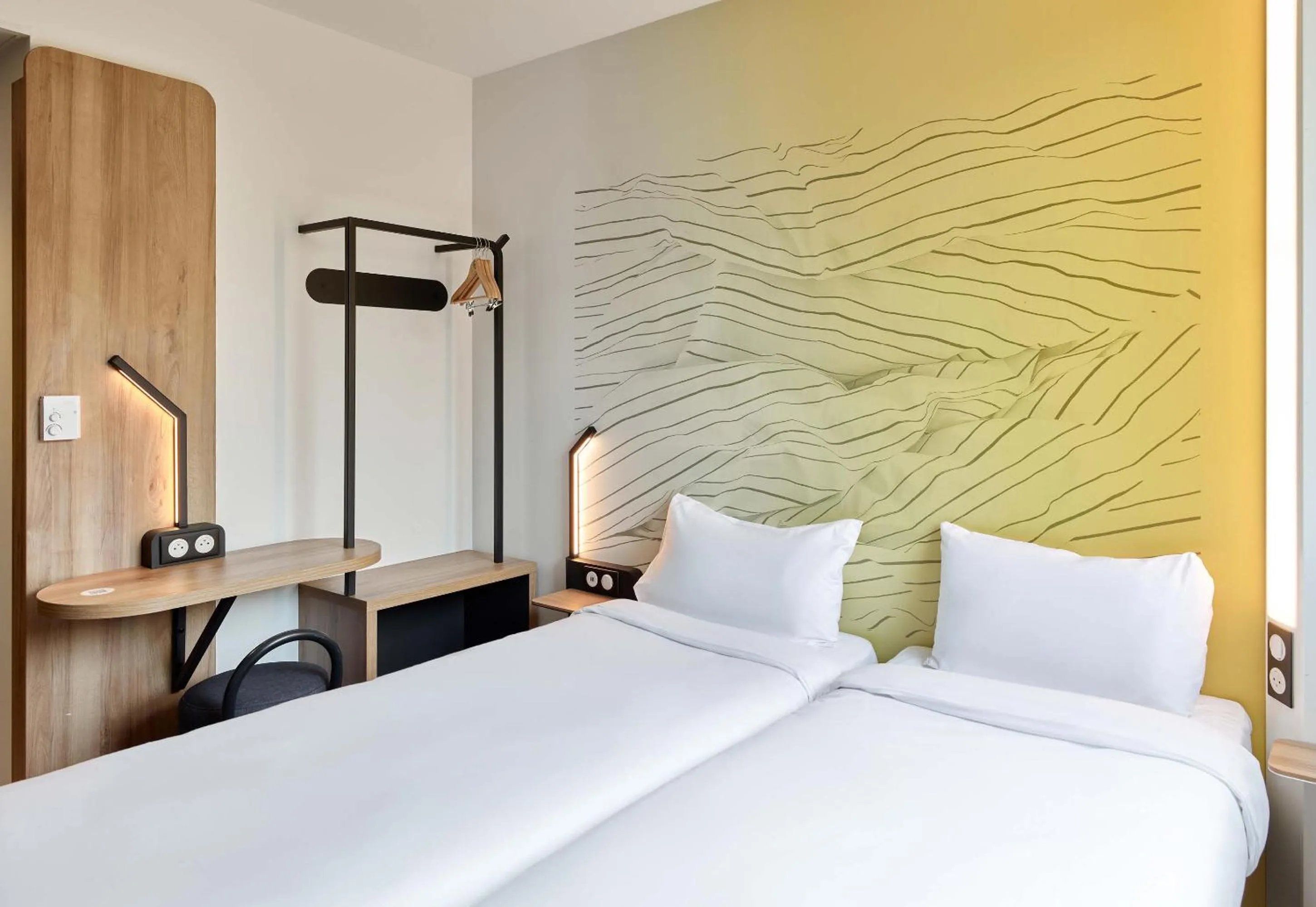 Bedroom, Bed in B&B HOTEL Paris Créteil