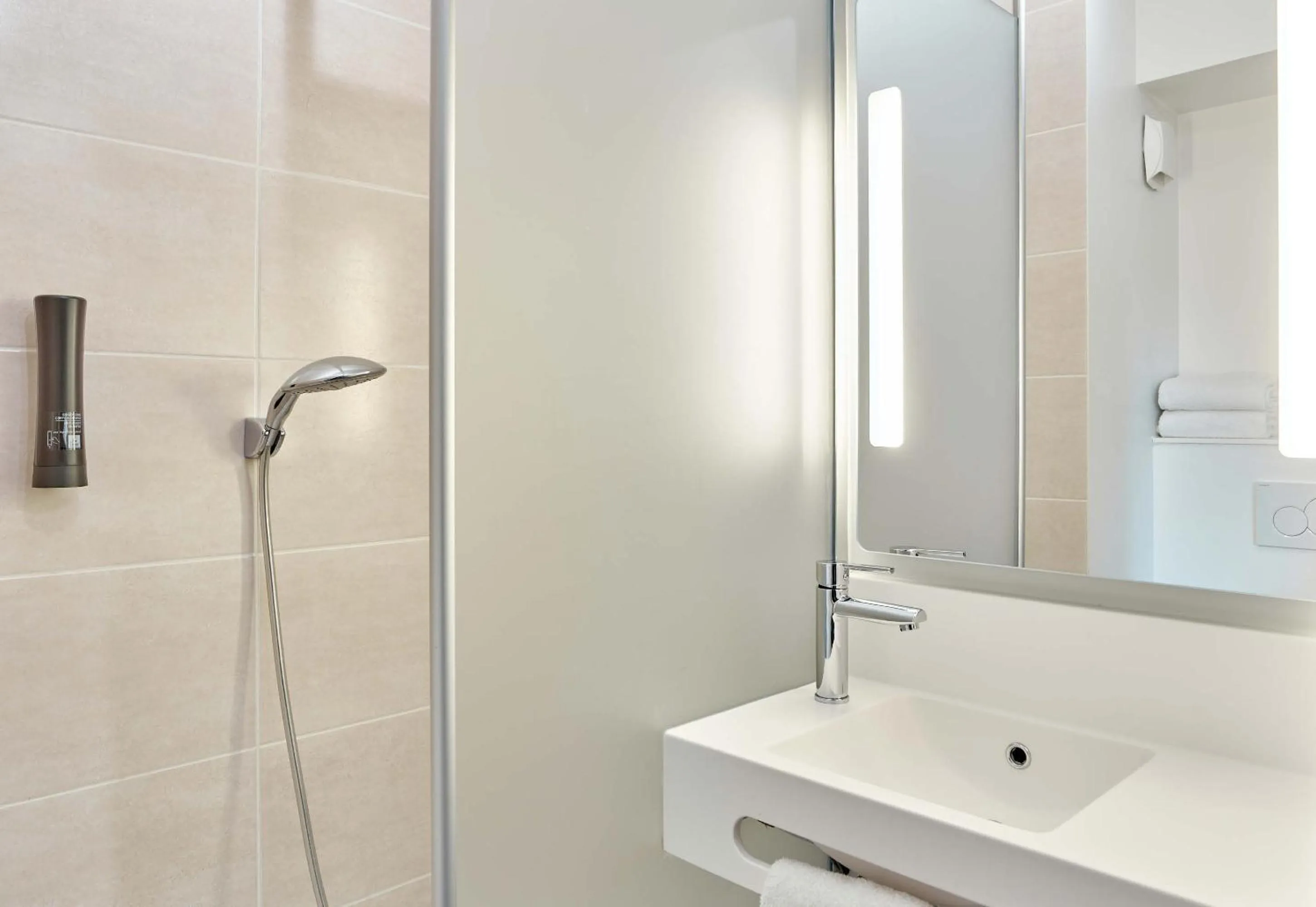 Bathroom in B&B HOTEL Paris Créteil