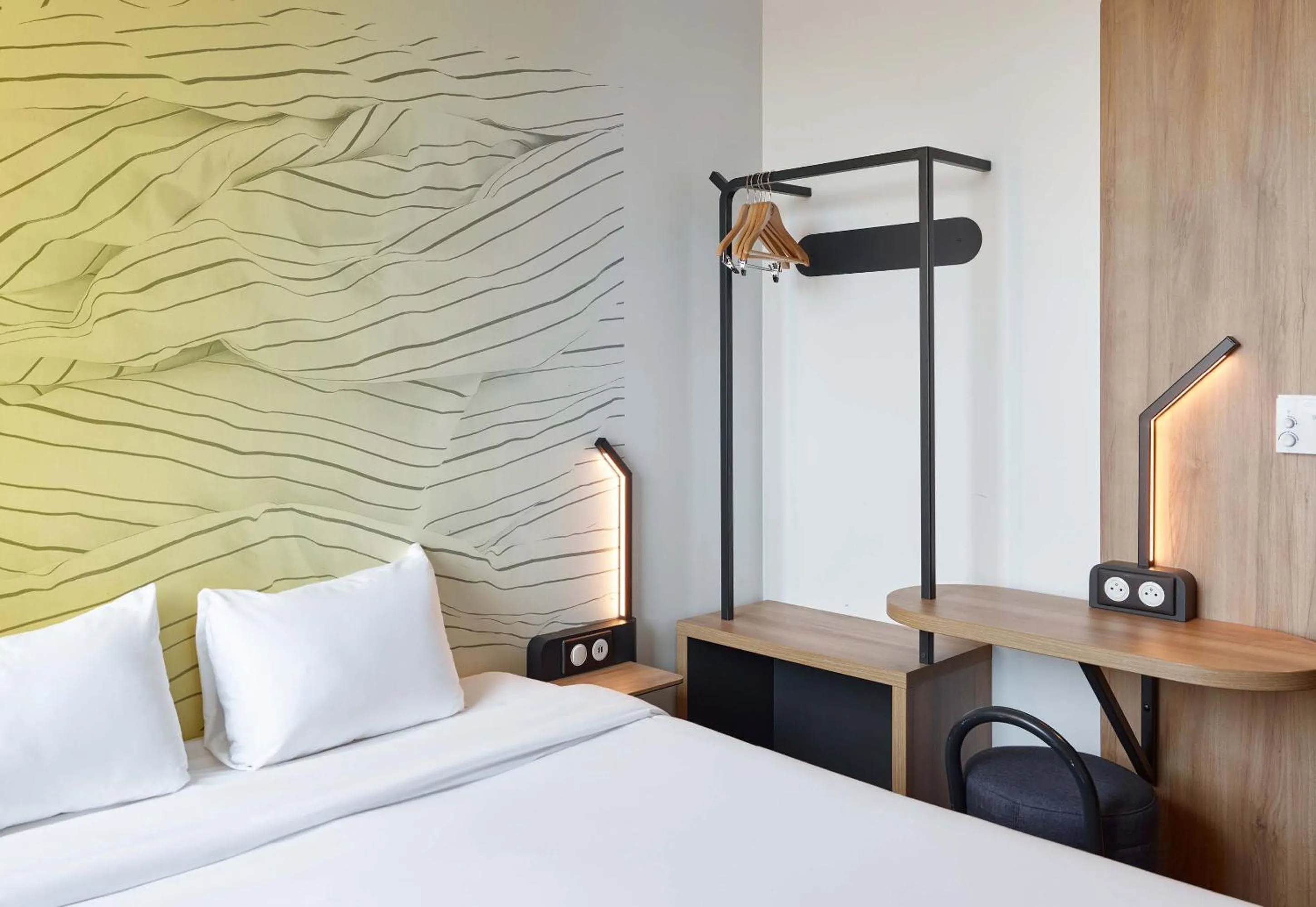 Bedroom, Bed in B&B HOTEL Paris Créteil