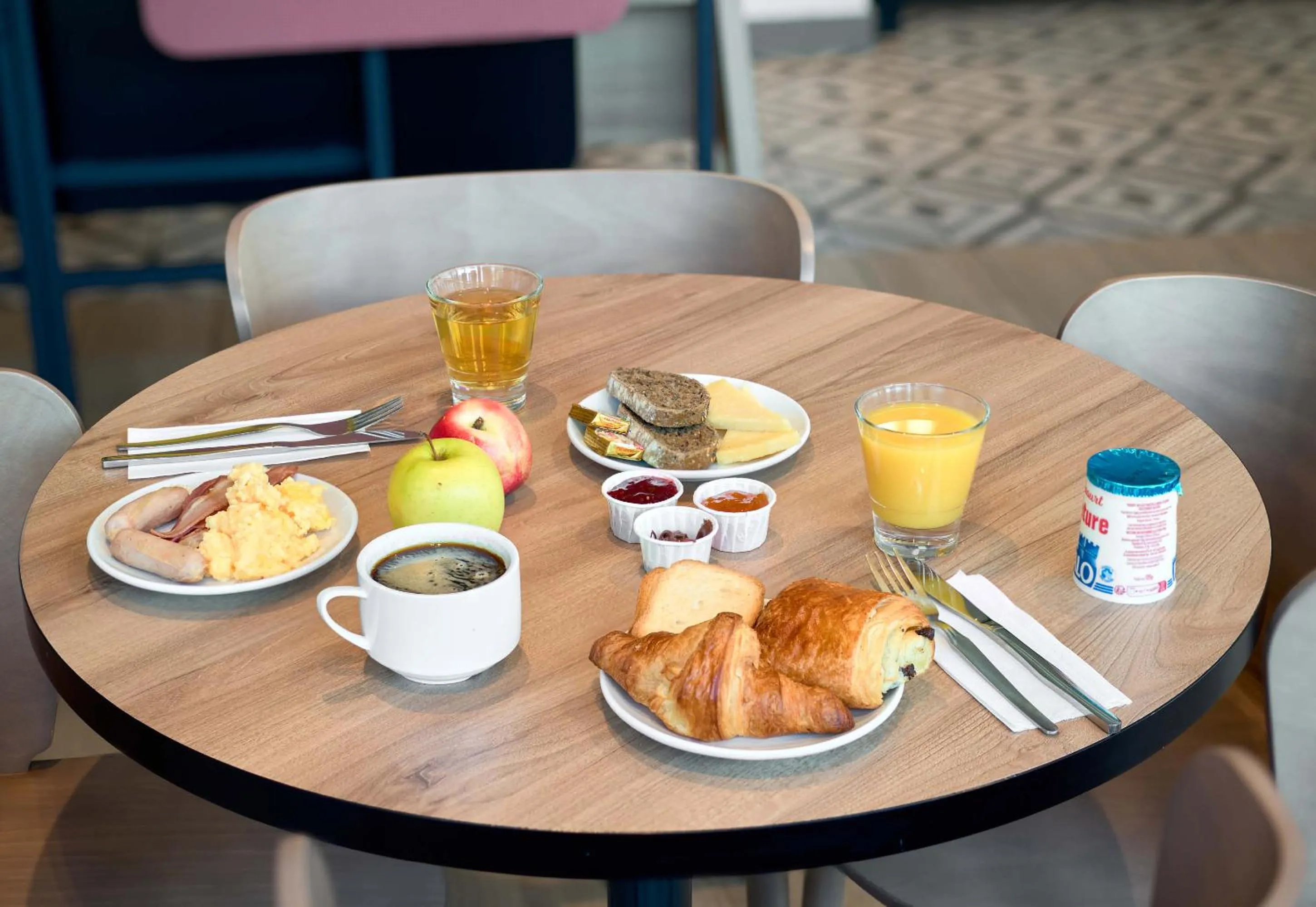 Breakfast in B&B HOTEL Paris Créteil