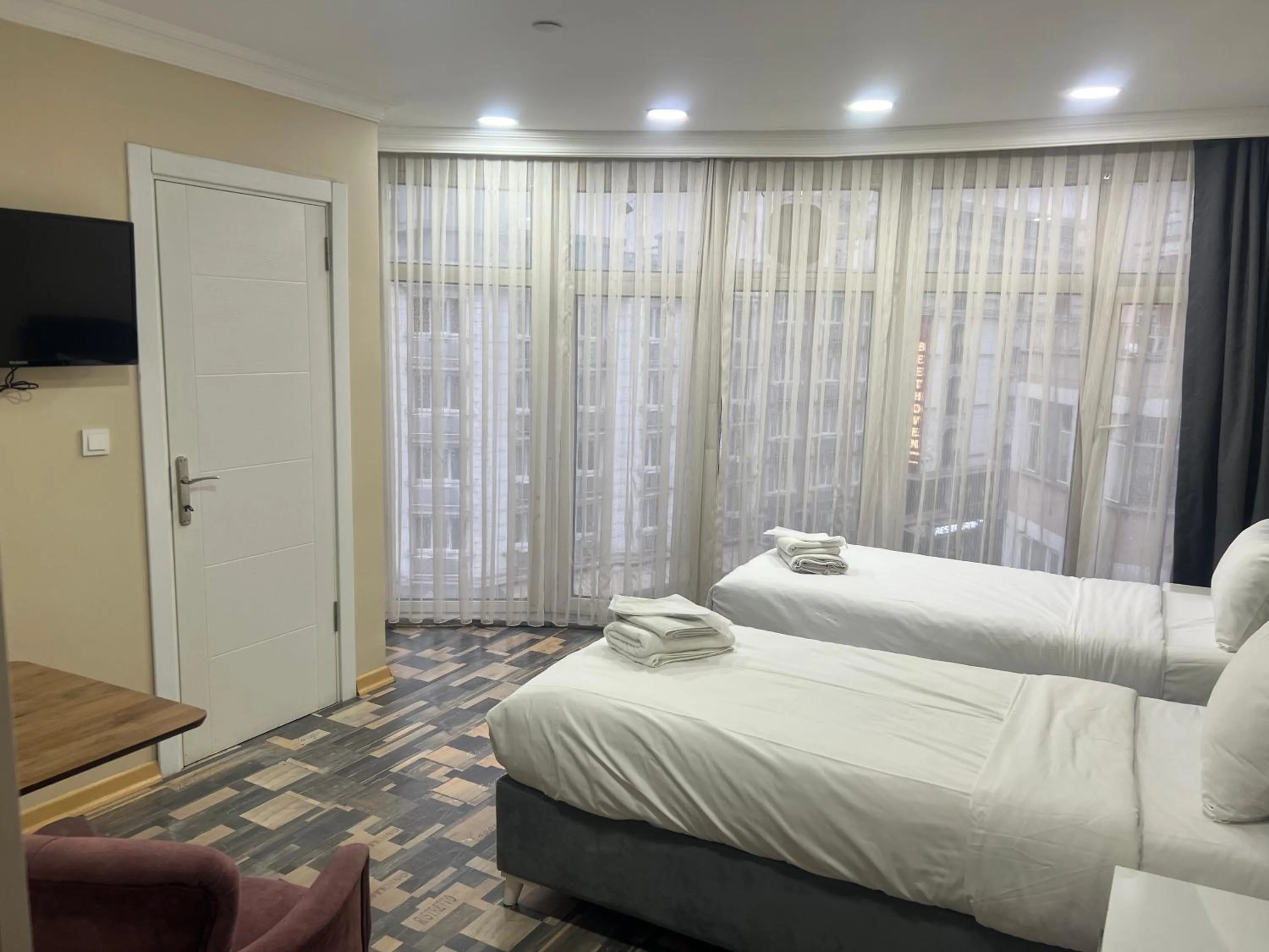 Bed in King Istanbul Hotel
