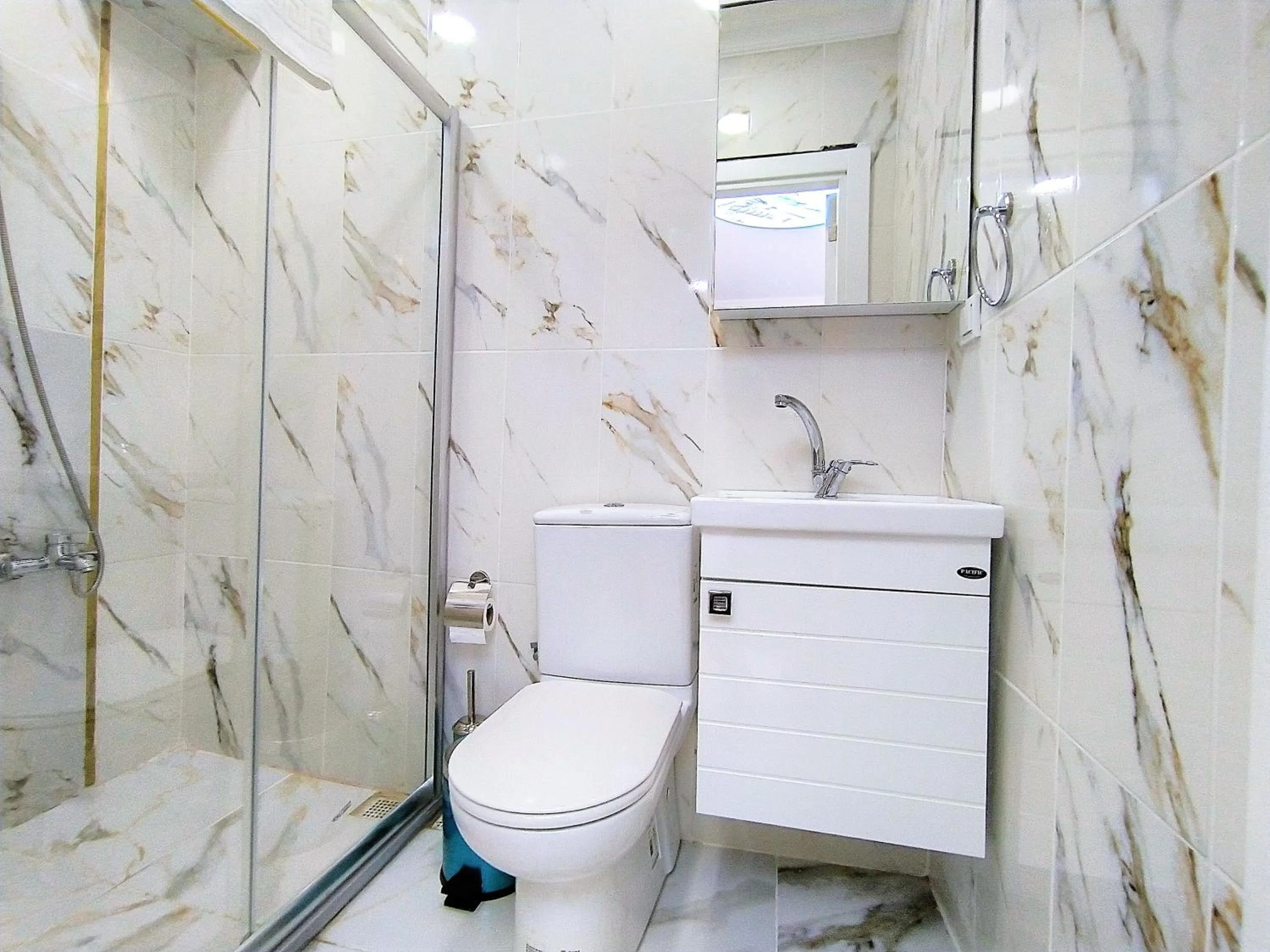 Shower in King Istanbul Hotel