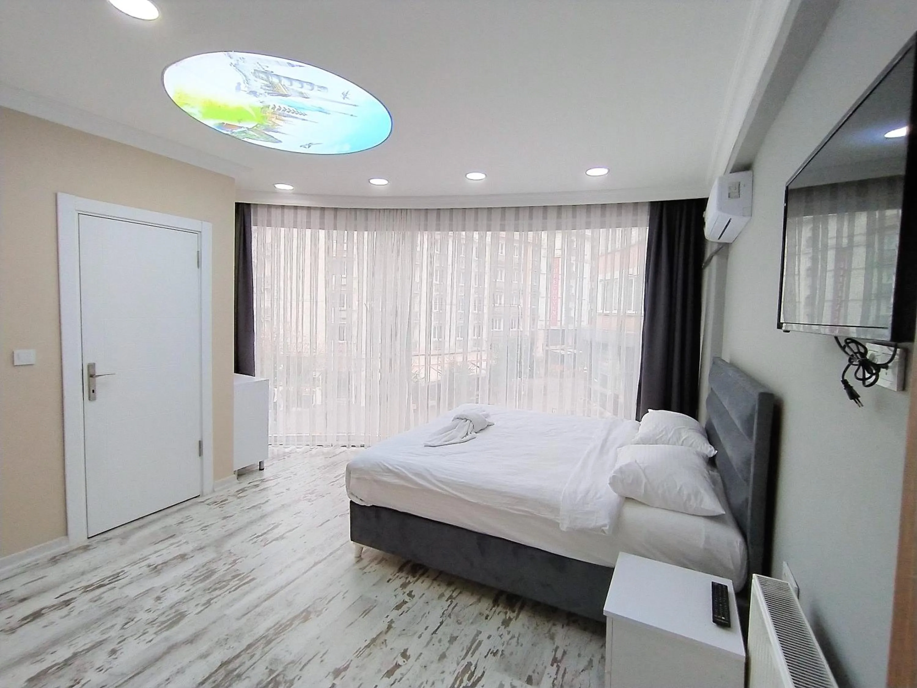 Shower, Bed in King Istanbul Hotel