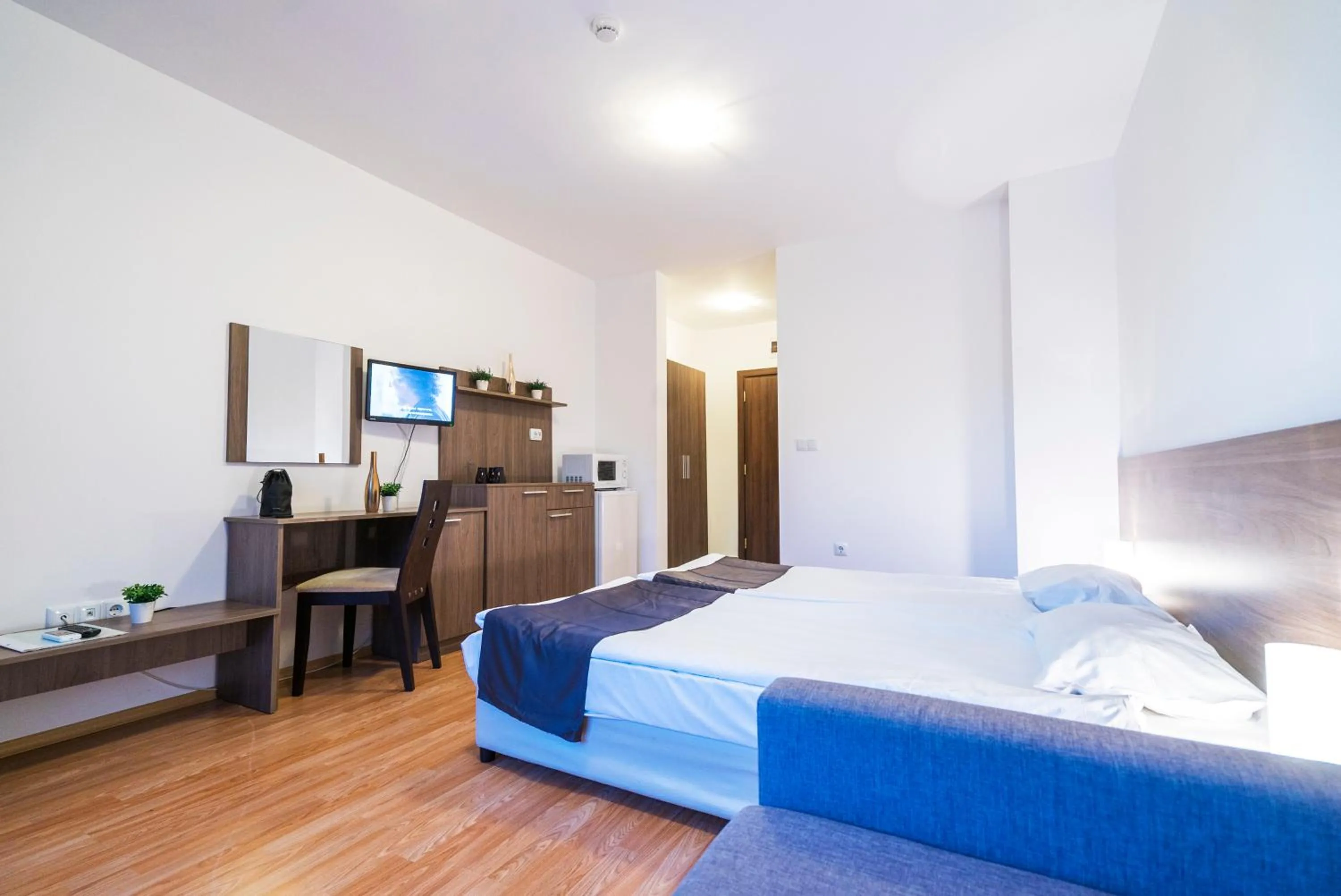 Photo of the whole room in Admiral Plaza Hotel