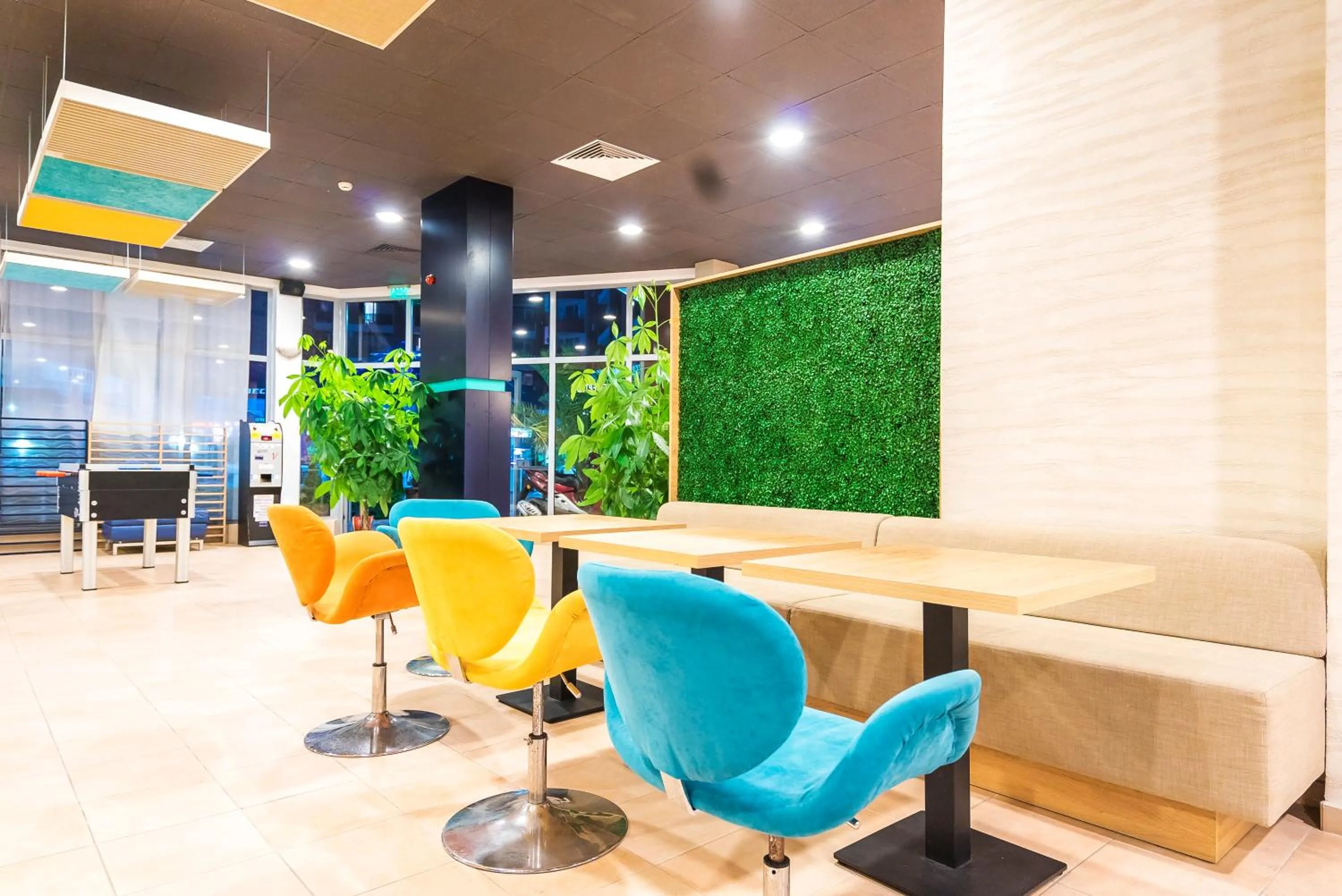 Restaurant/places to eat in Admiral Plaza Hotel