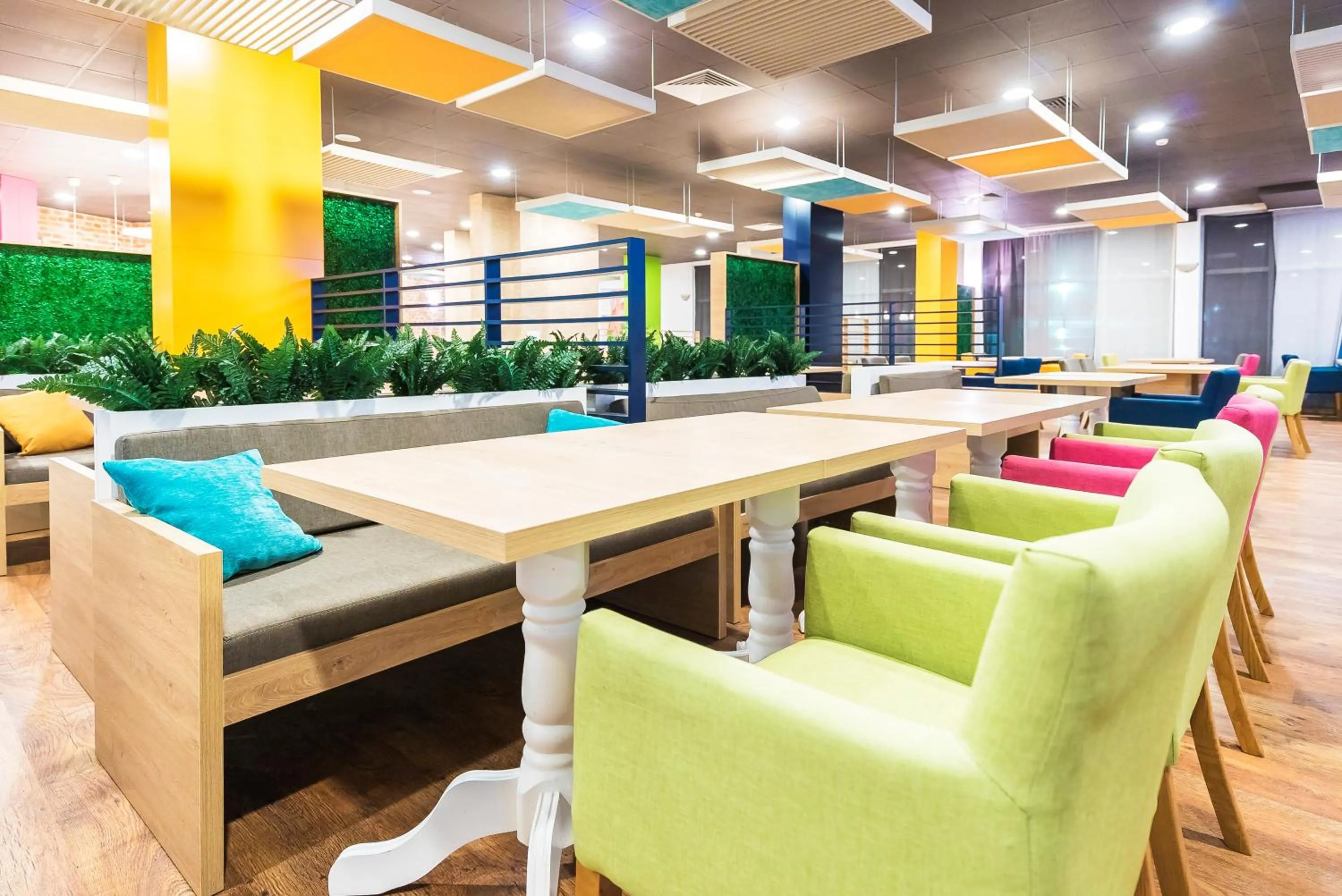 Restaurant/places to eat in Admiral Plaza Hotel