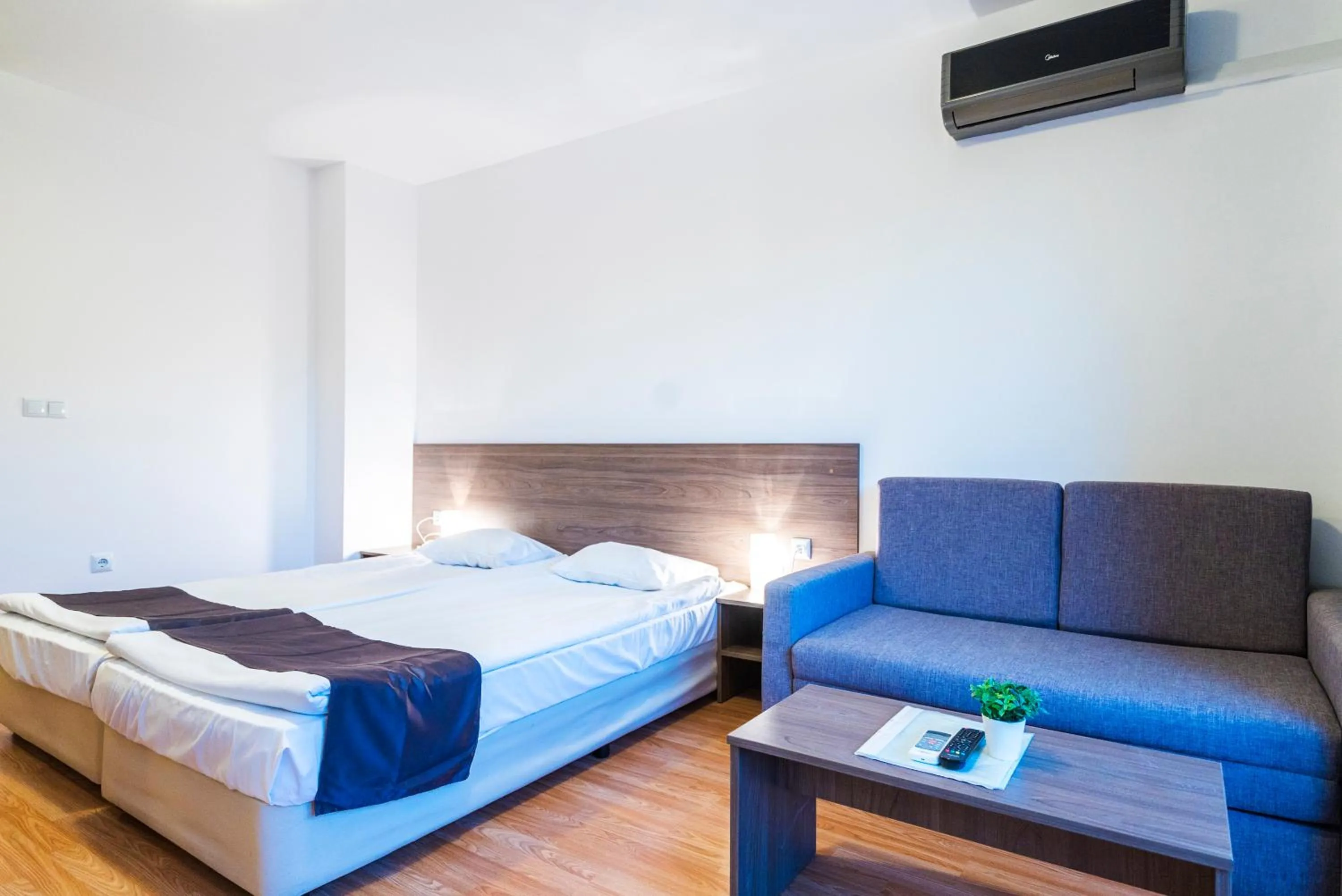 Photo of the whole room in Admiral Plaza Hotel