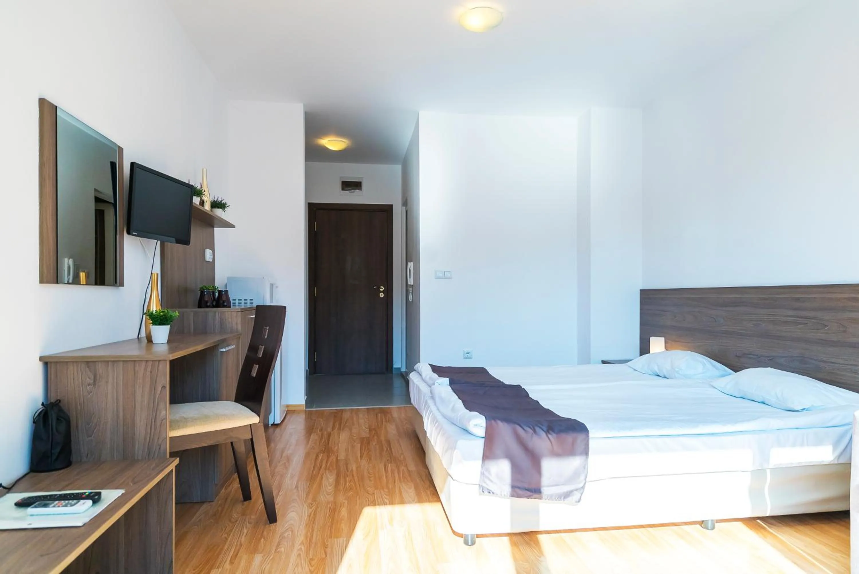 Photo of the whole room in Admiral Plaza Hotel