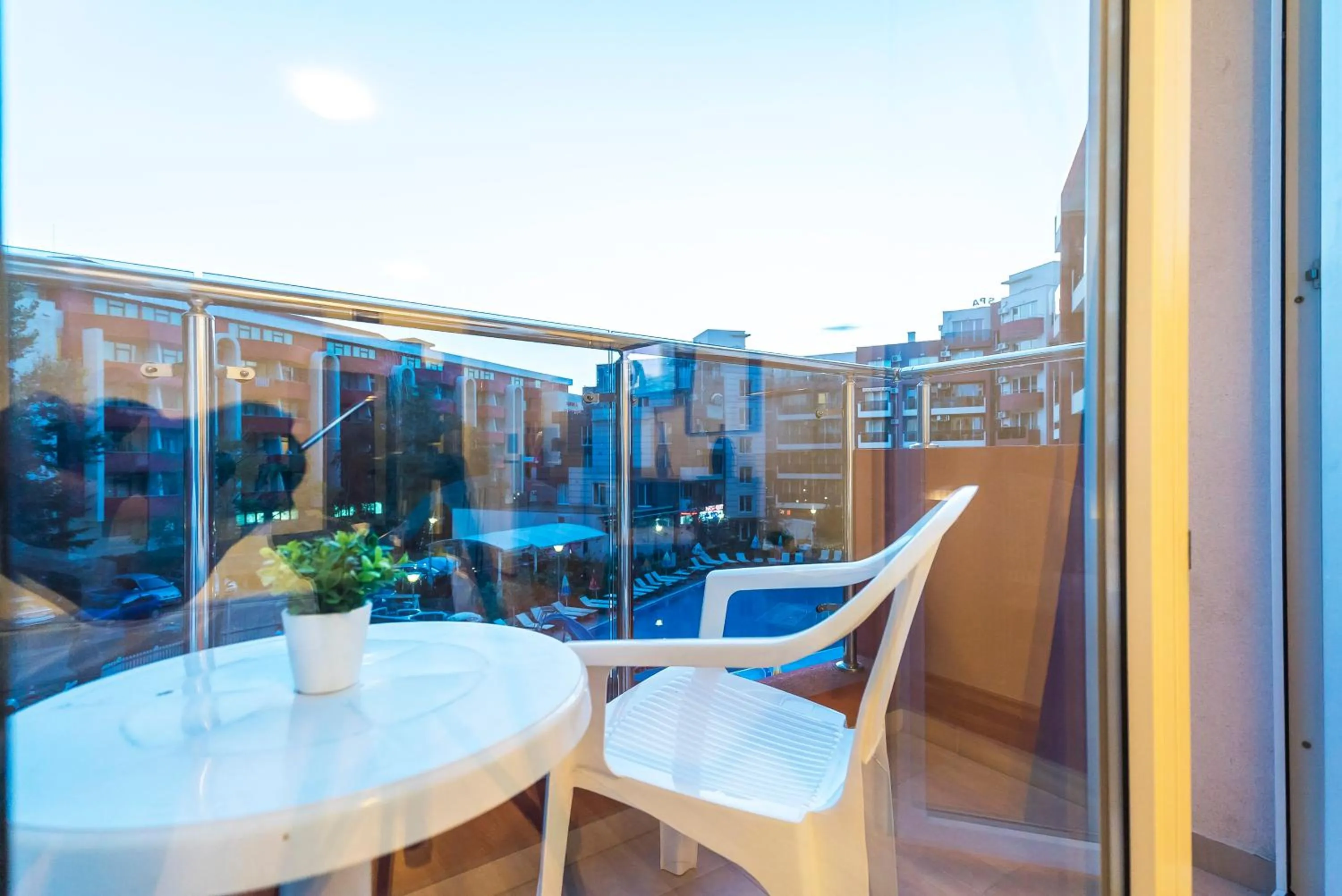 Balcony/Terrace in Admiral Plaza Hotel