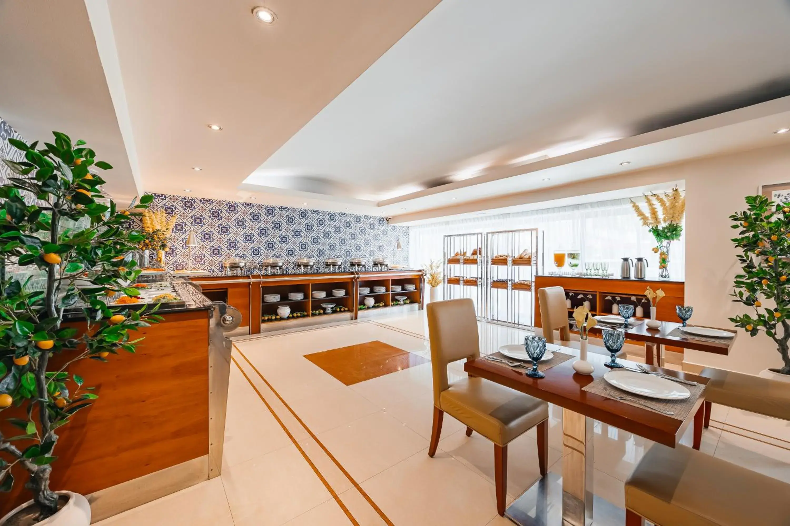 Restaurant/places to eat in Golden Sands Hotel Apartments Restaurant/places to eat in Golden Sands Hotel Apartments