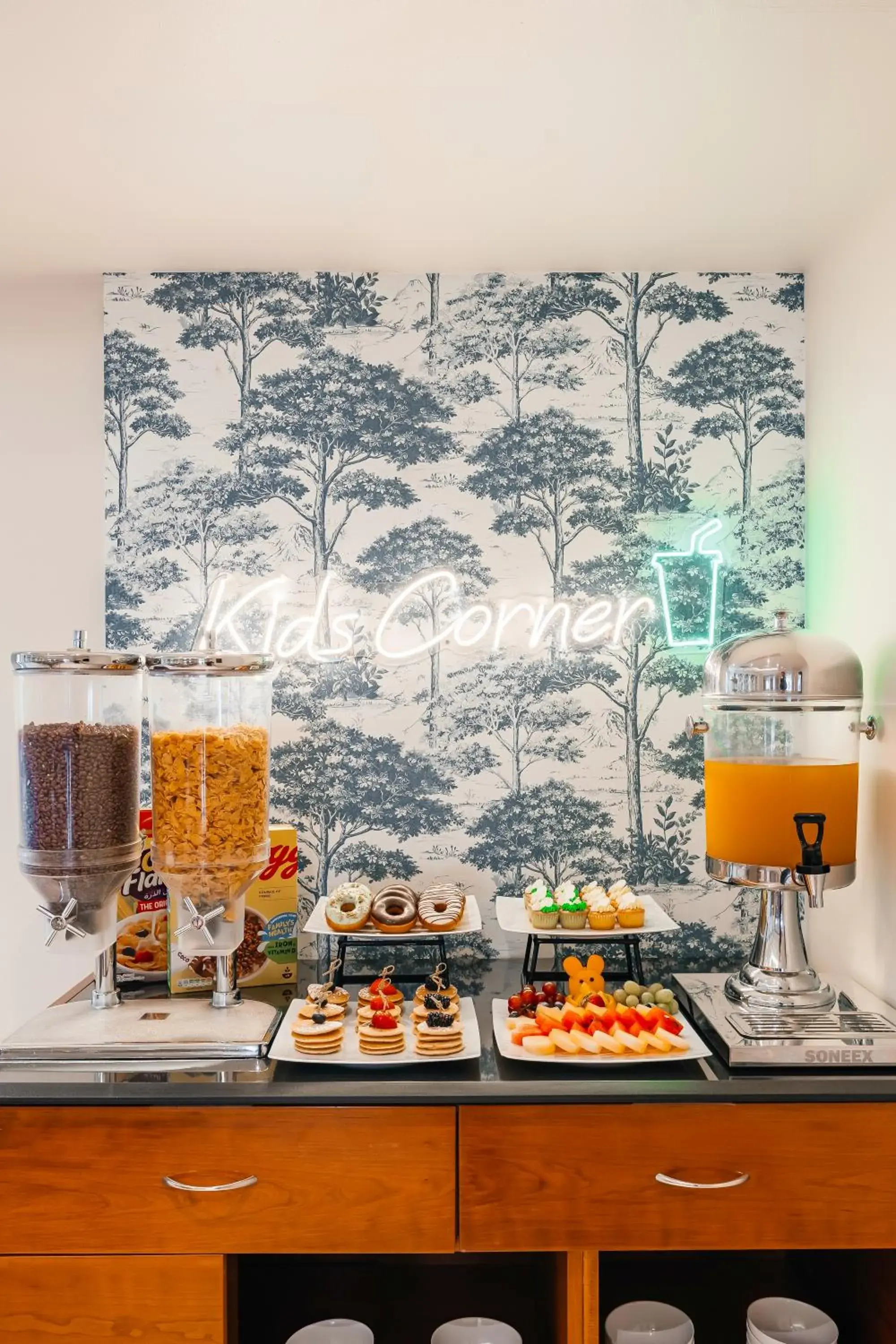 Food and drinks in Golden Sands Hotel Apartments Food and drinks in Golden Sands Hotel Apartments