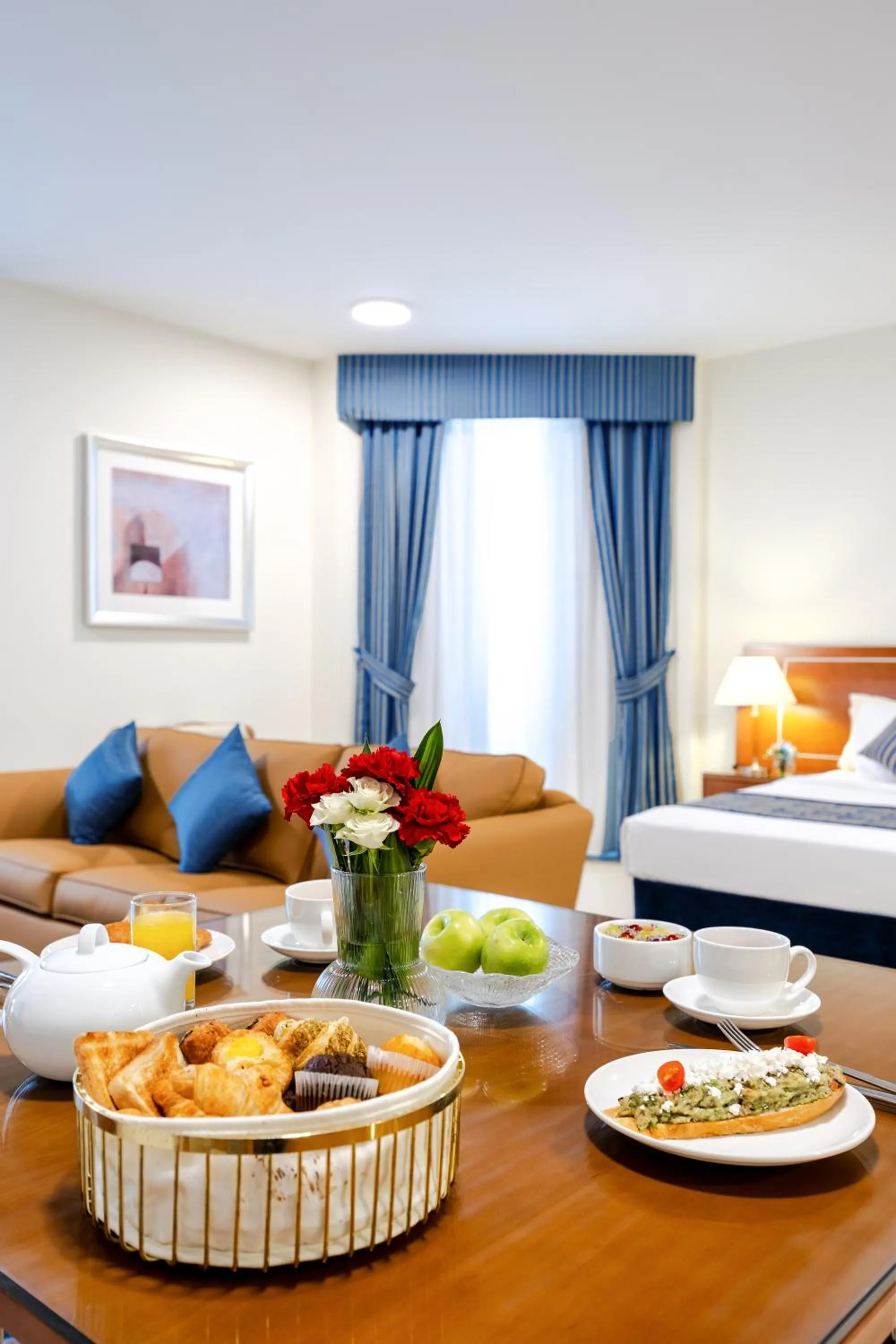 Food, Bed in Golden Sands Hotel Apartments