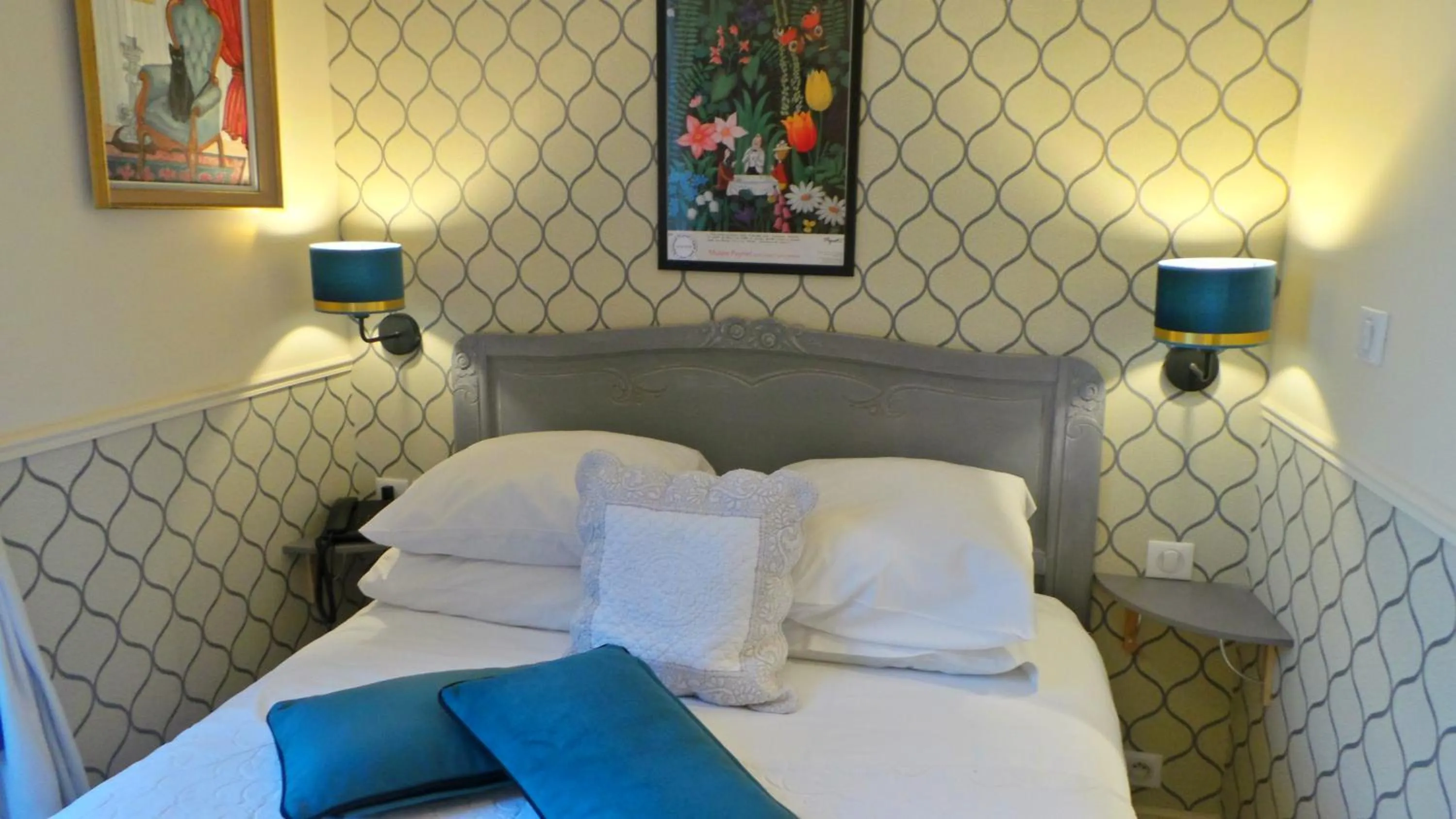 Photo of the whole room, Bed in Hotel Relais Du Postillon