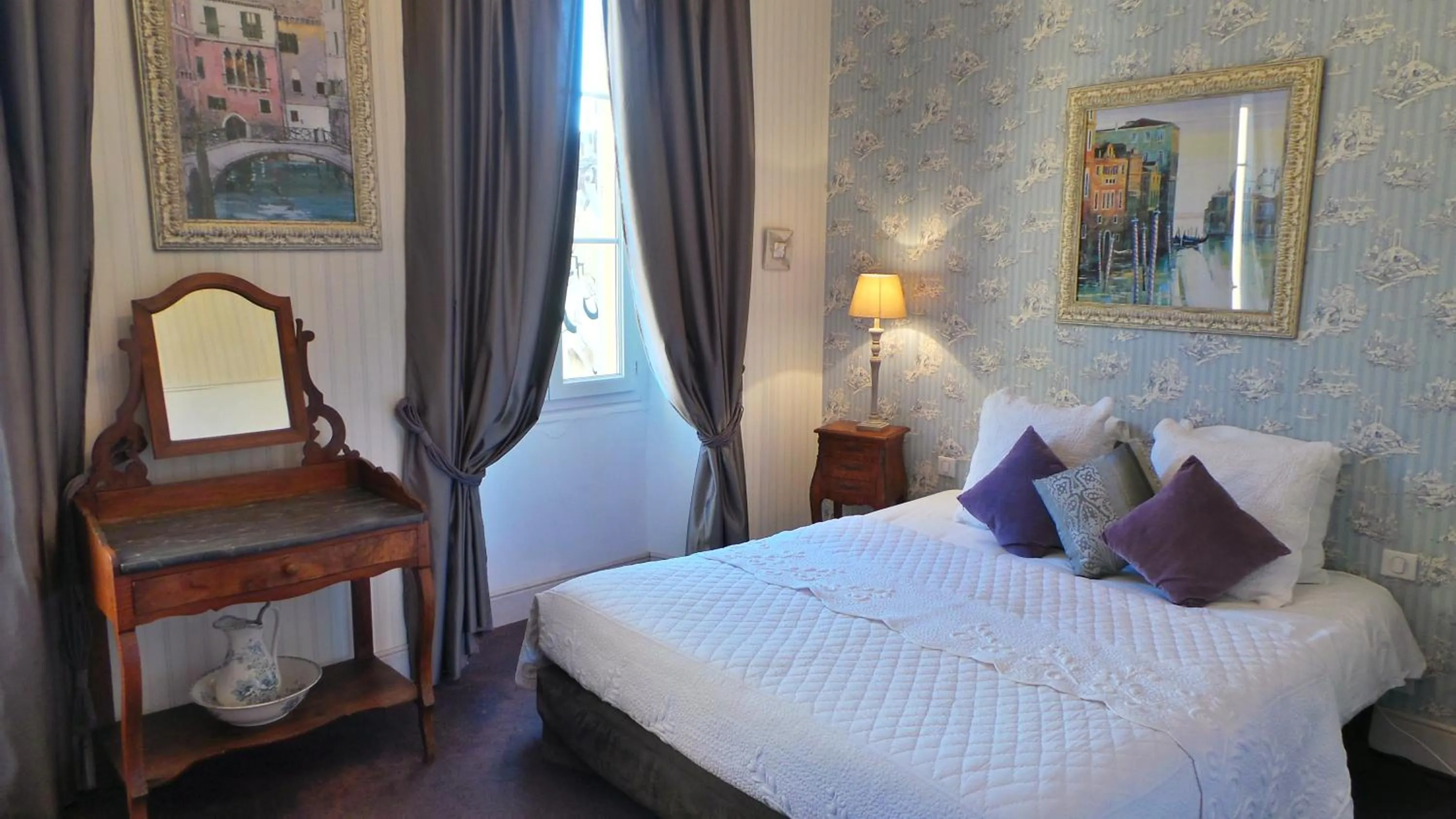 Photo of the whole room, Bed in Hotel Relais Du Postillon