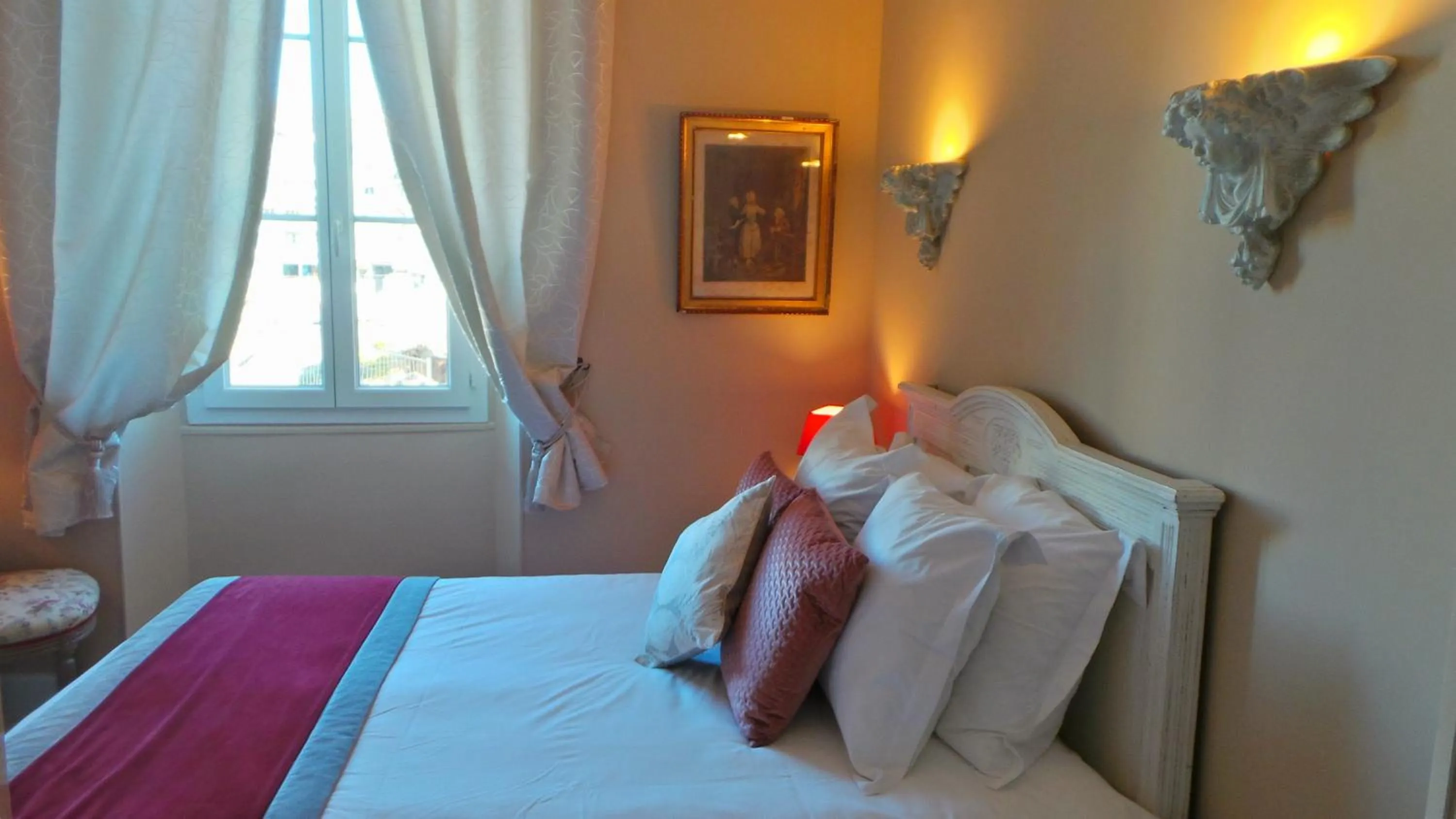 Decorative detail, Bed in Hotel Relais Du Postillon